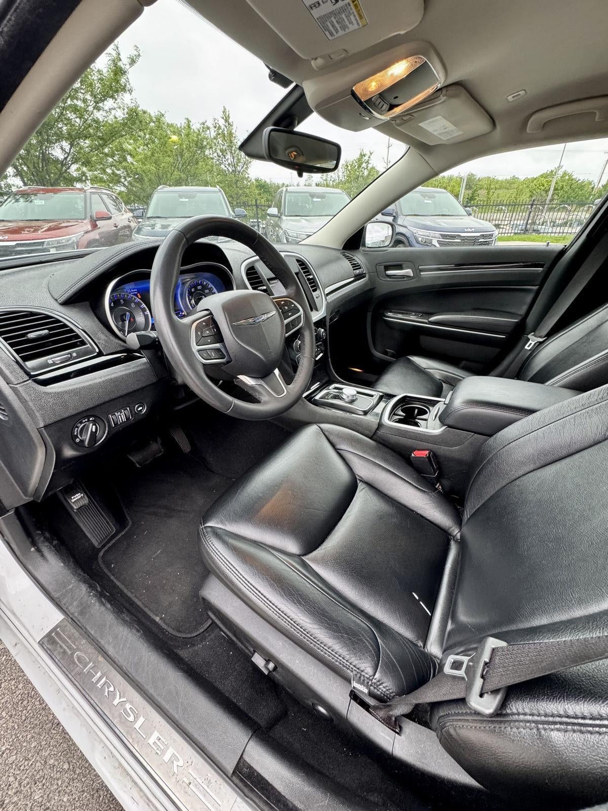 2023 Chrysler 300 Touring