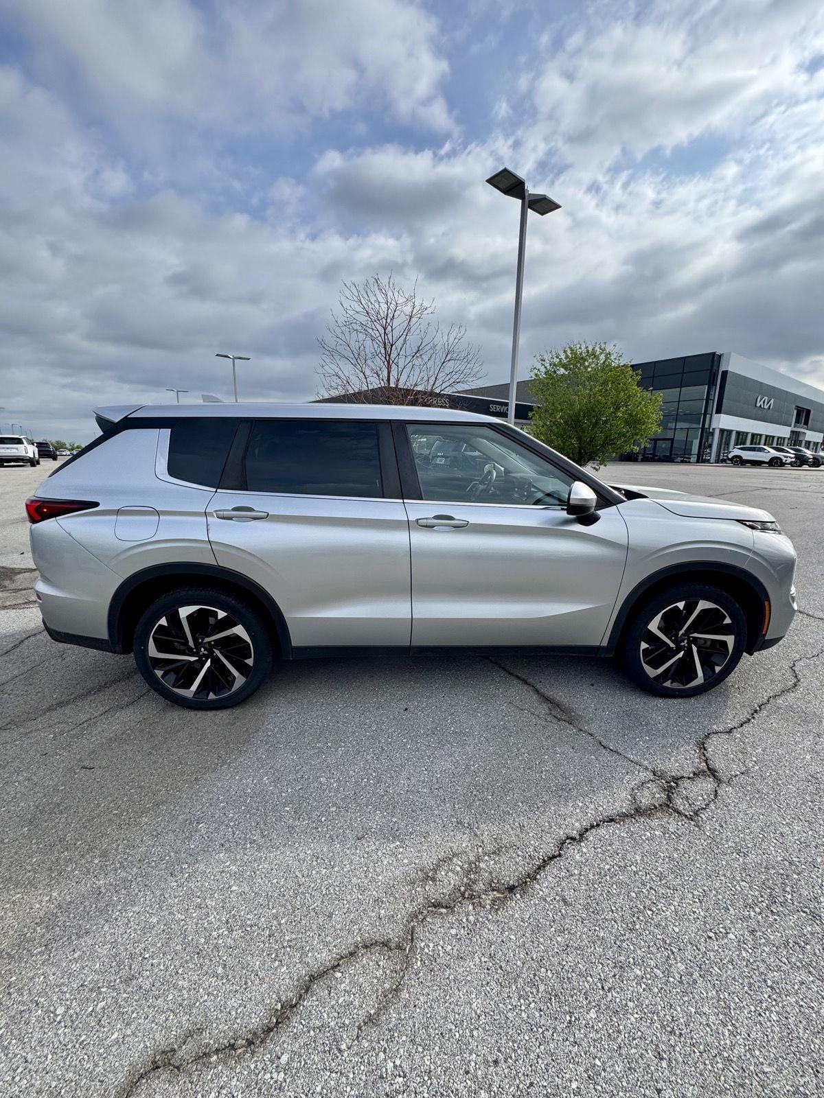 2022 Mitsubishi OUTLANDER ES