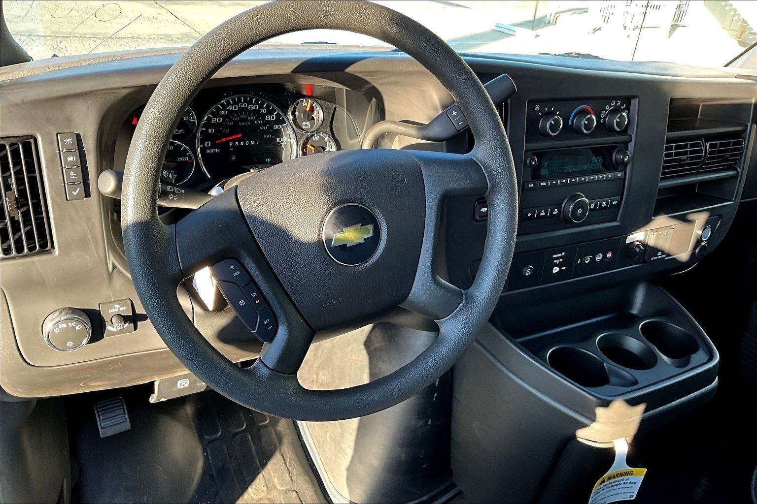 2025 Chevrolet Express Cutaway 3500 1WT