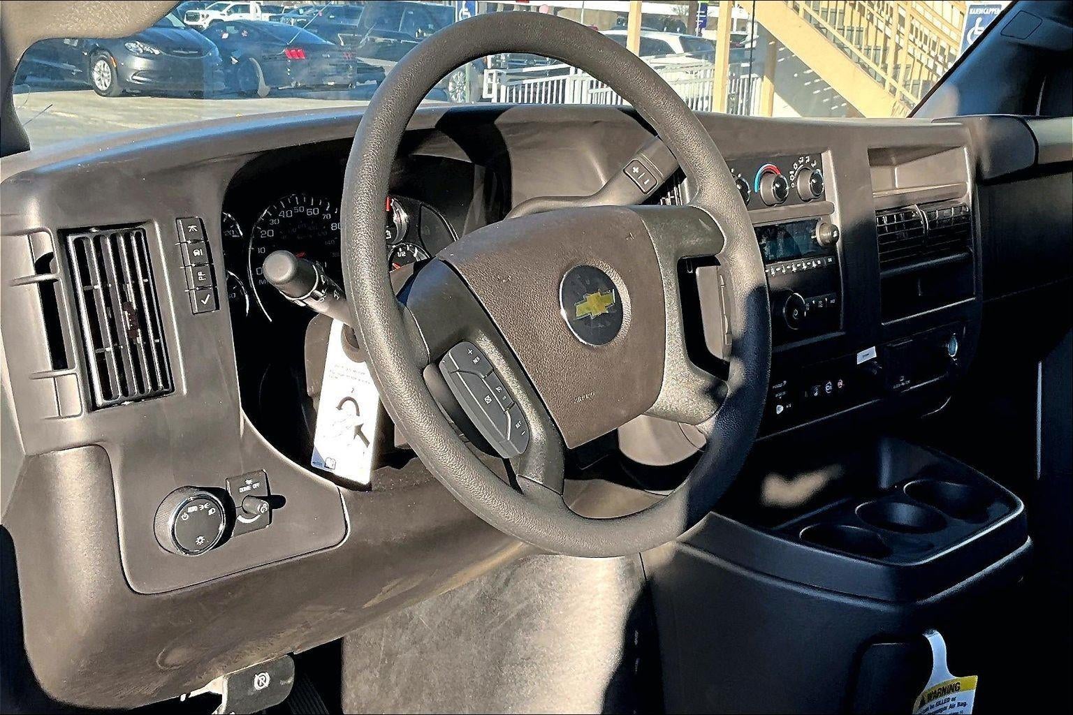 2025 Chevrolet Express Cutaway 3500 1WT