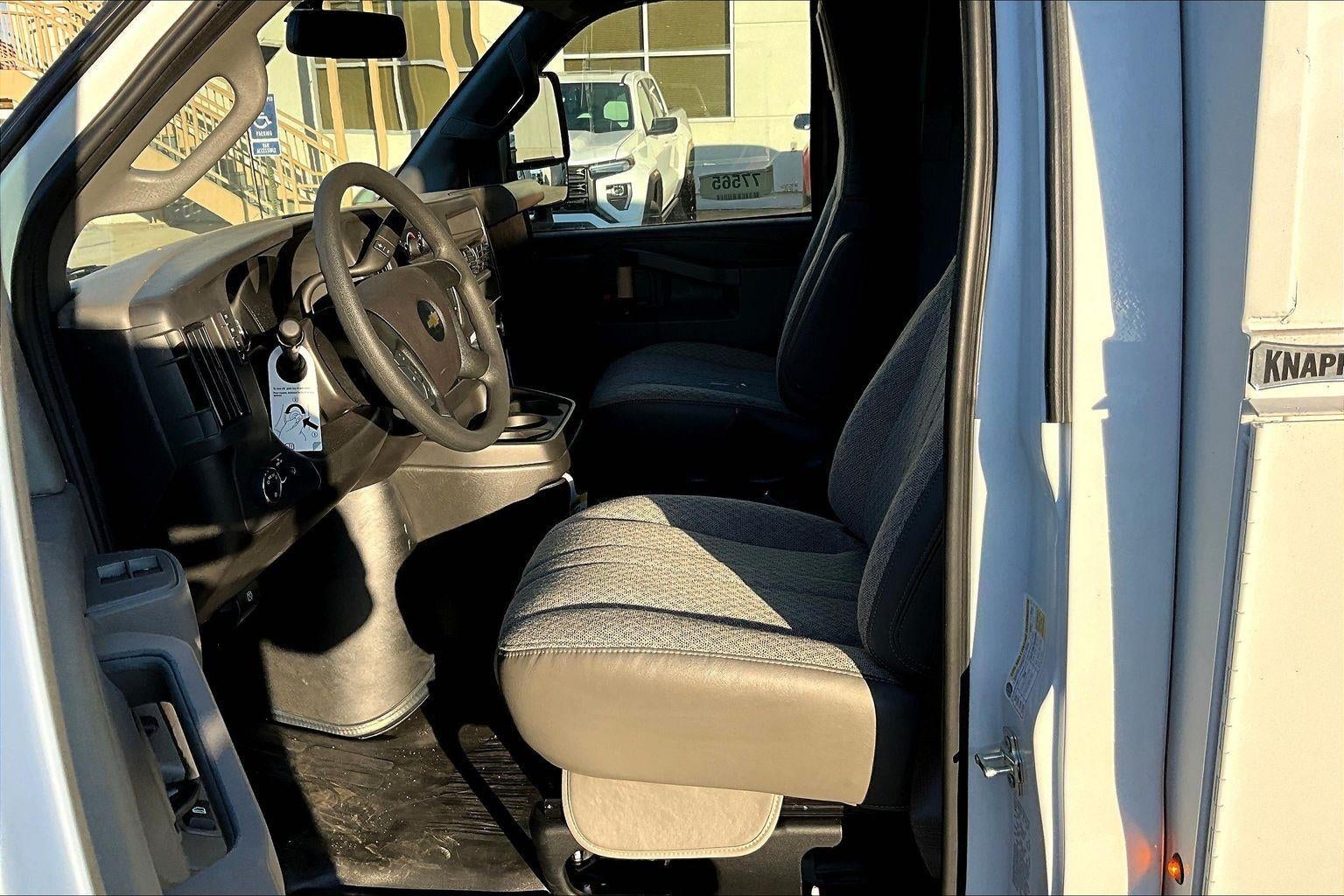 2025 Chevrolet Express Cutaway 3500 1WT