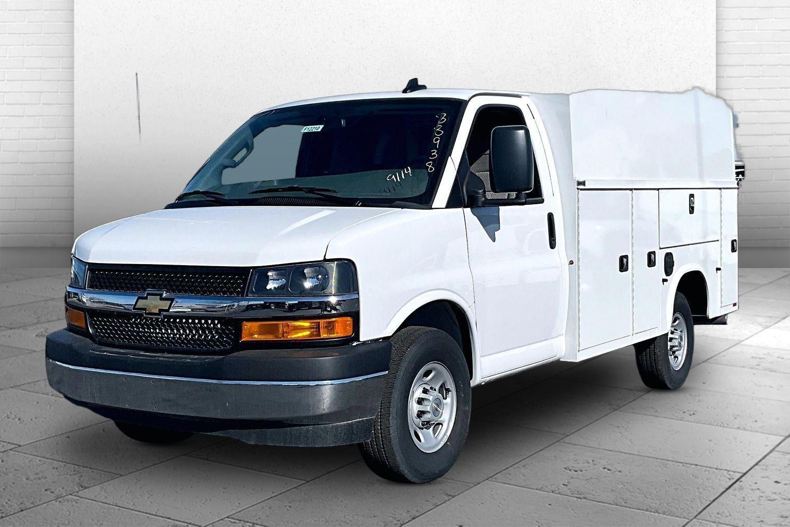 2025 Chevrolet Express Cutaway 3500 1WT