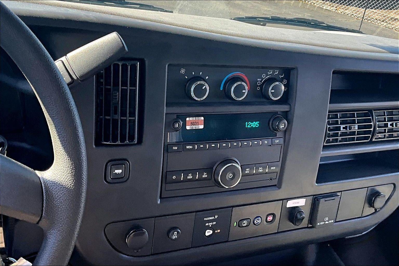 2025 Chevrolet Express Cutaway 3500 1WT