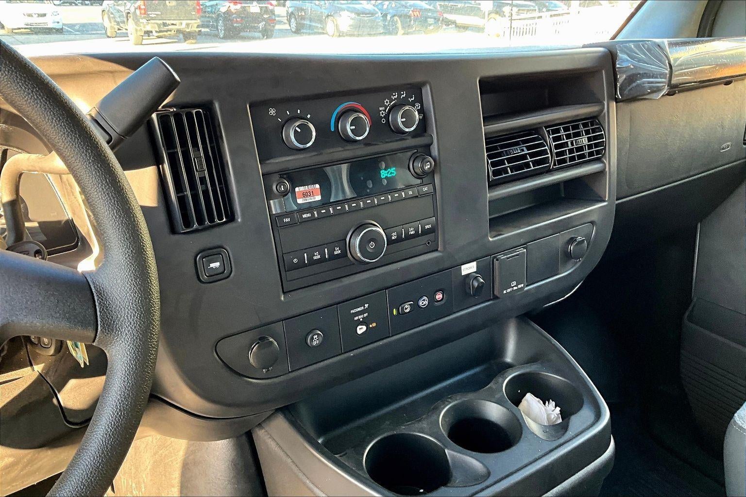 2025 Chevrolet Express Cutaway 3500 1WT