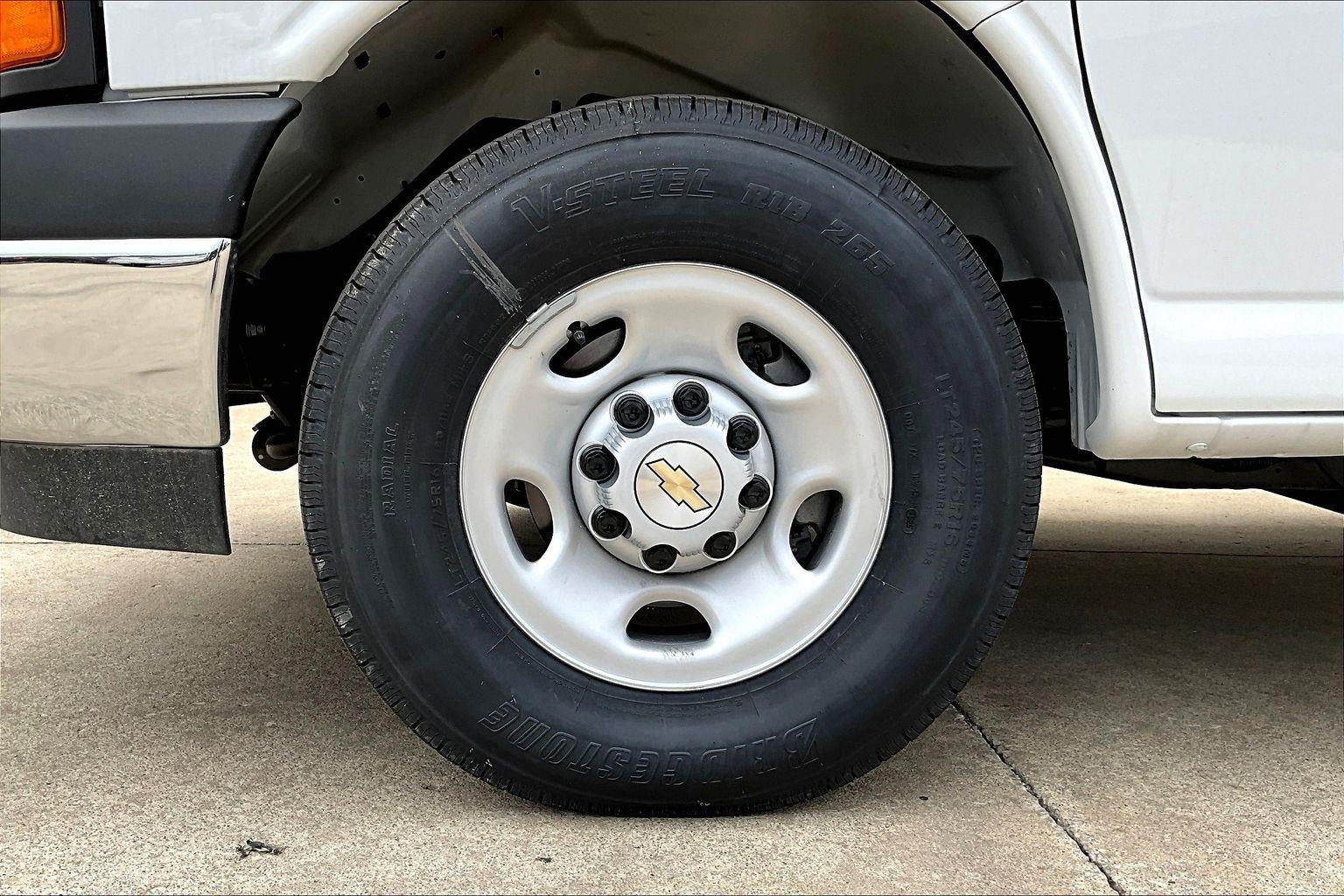 2025 Chevrolet Express Cutaway 3500 1WT