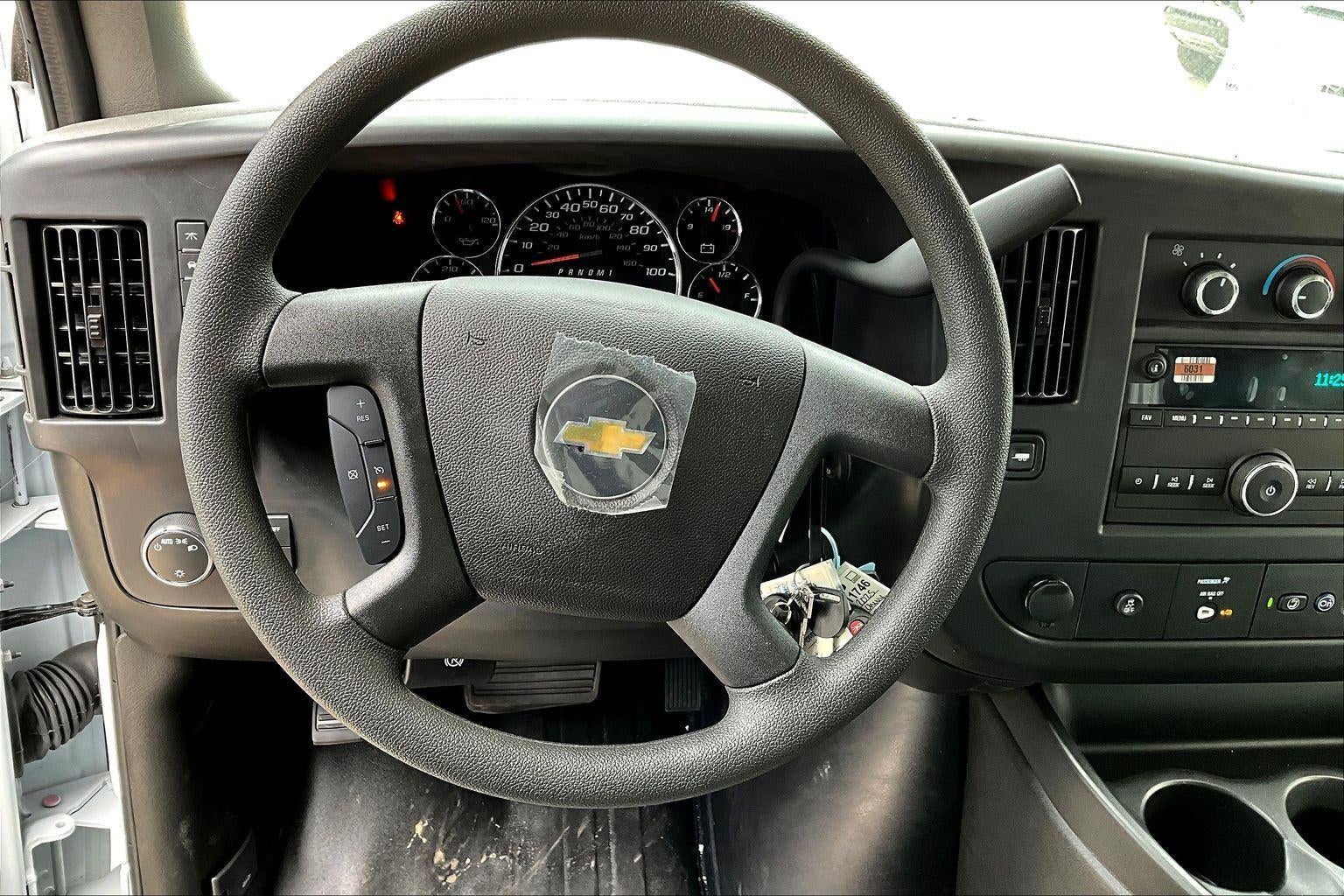 2025 Chevrolet Express Cutaway 3500 1WT