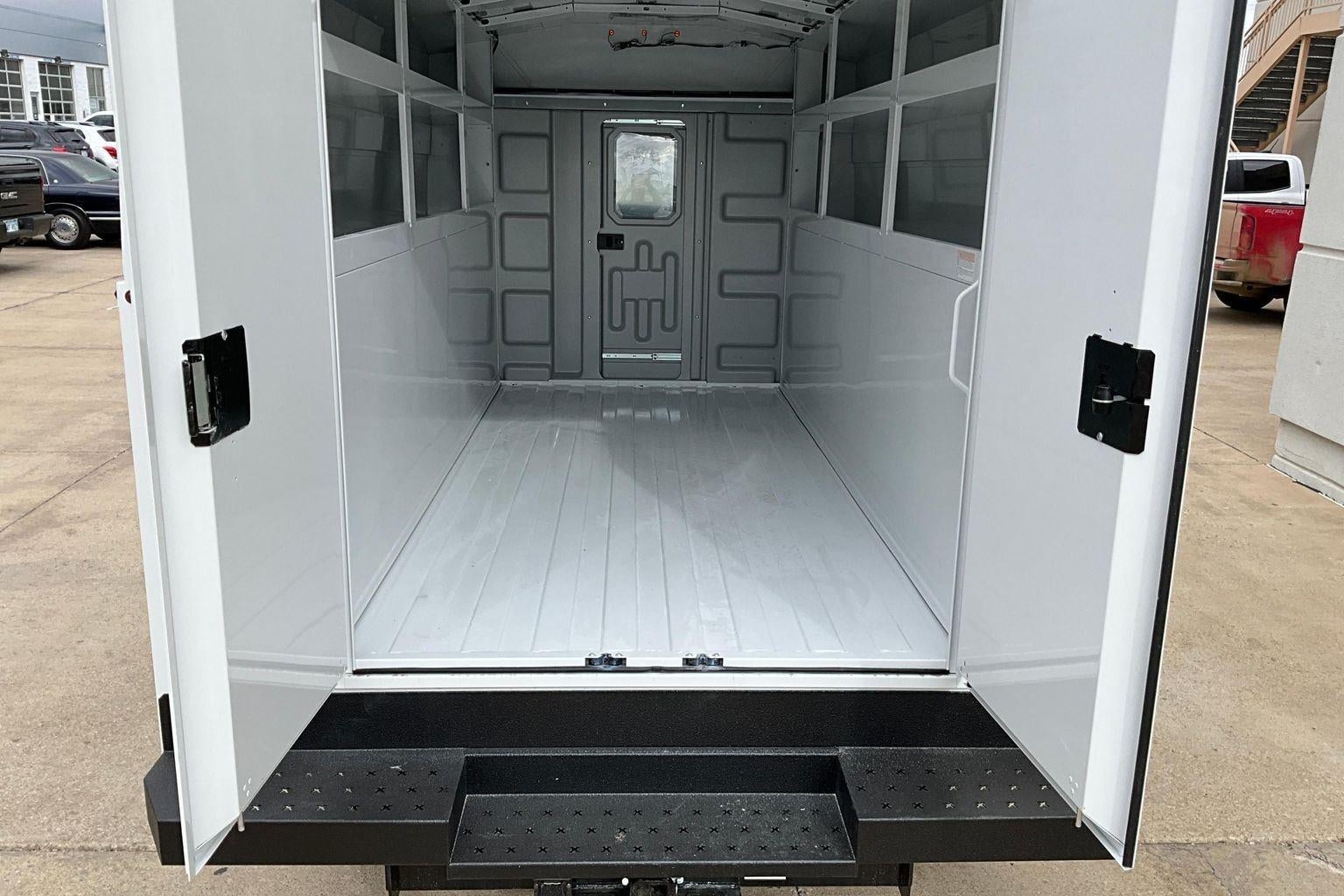 2025 Chevrolet Express Cutaway 3500 1WT