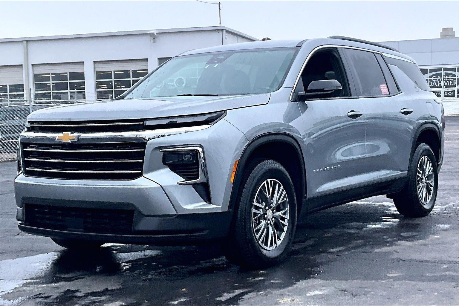 2025 Chevrolet Traverse LT