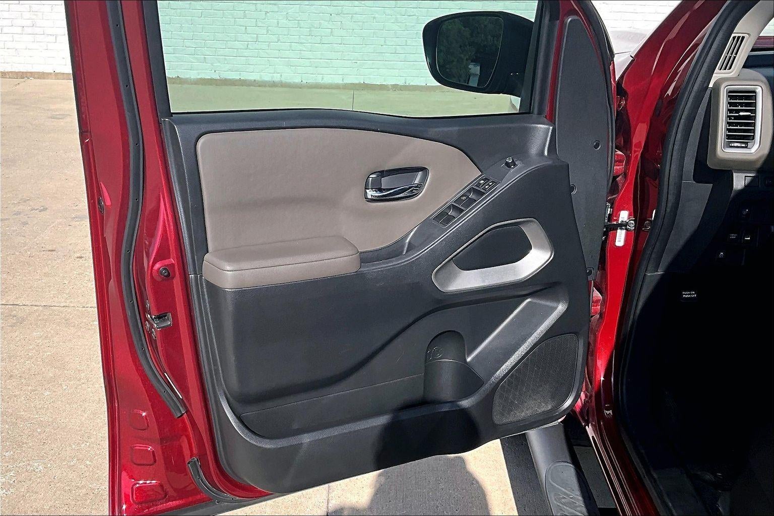 2023 Nissan Frontier SV