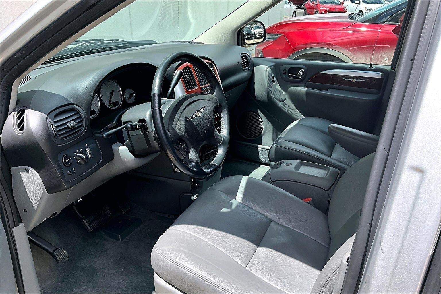 2005 Chrysler Town & Country Limited