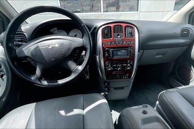 2005 Chrysler Town & Country Limited