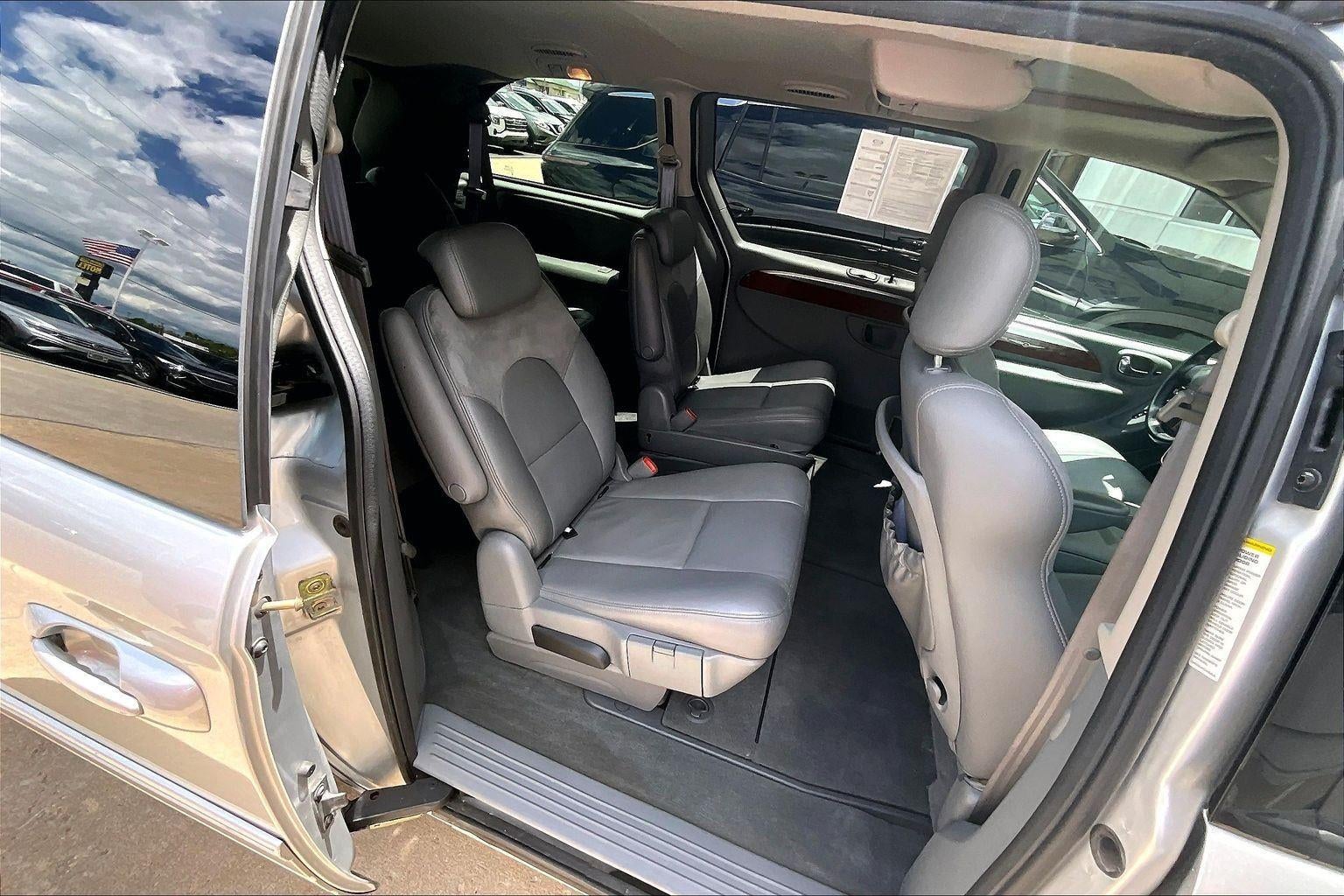 2005 Chrysler Town & Country Limited