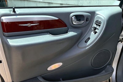 2005 Chrysler Town & Country Limited
