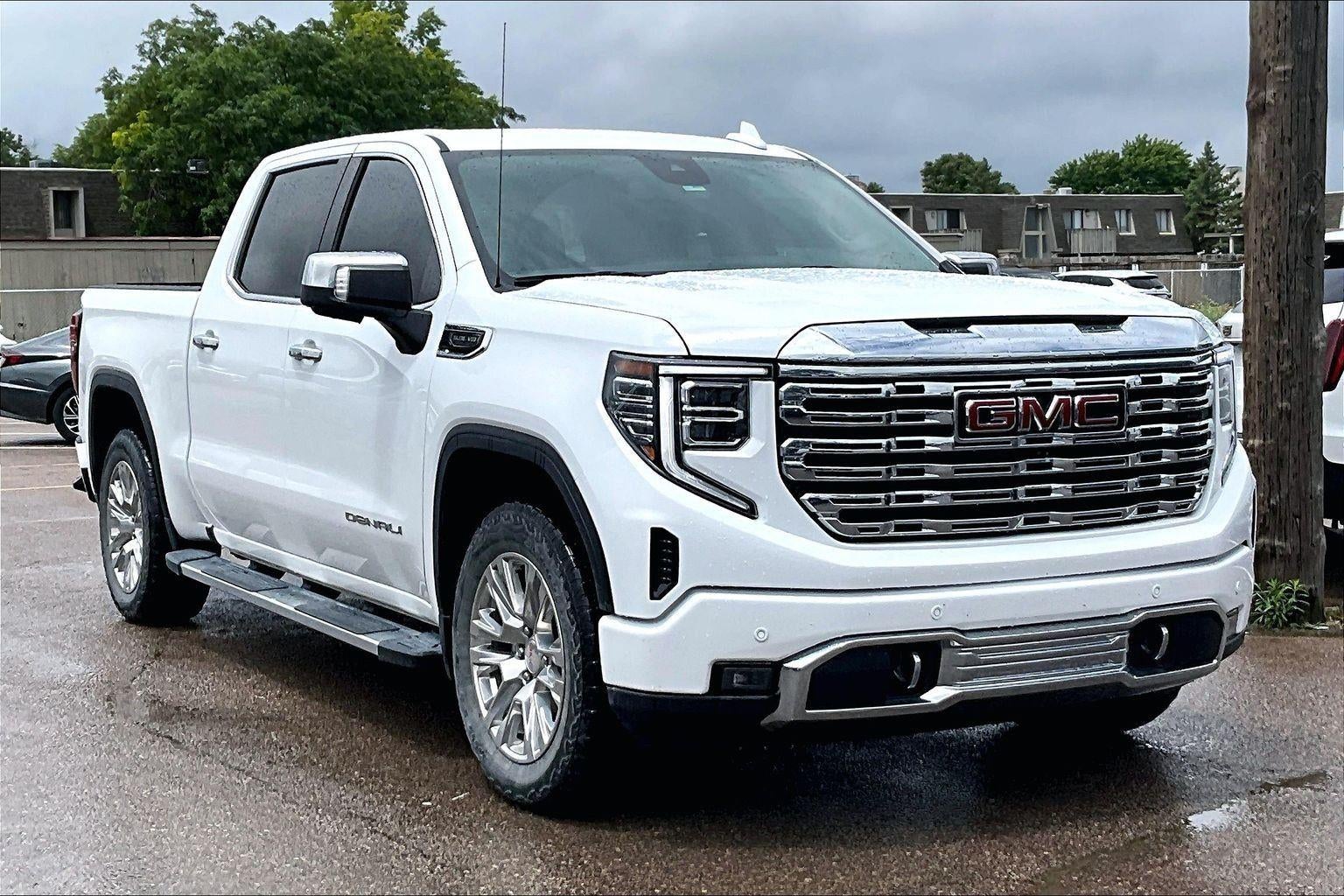 2023 GMC Sierra 4WD Crew Cab Short Box Denali's photo