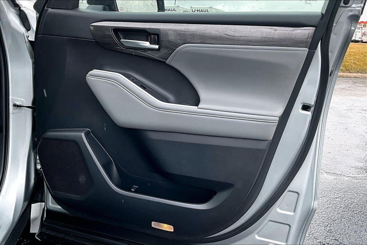 2021 Toyota Highlander Hybrid Platinum