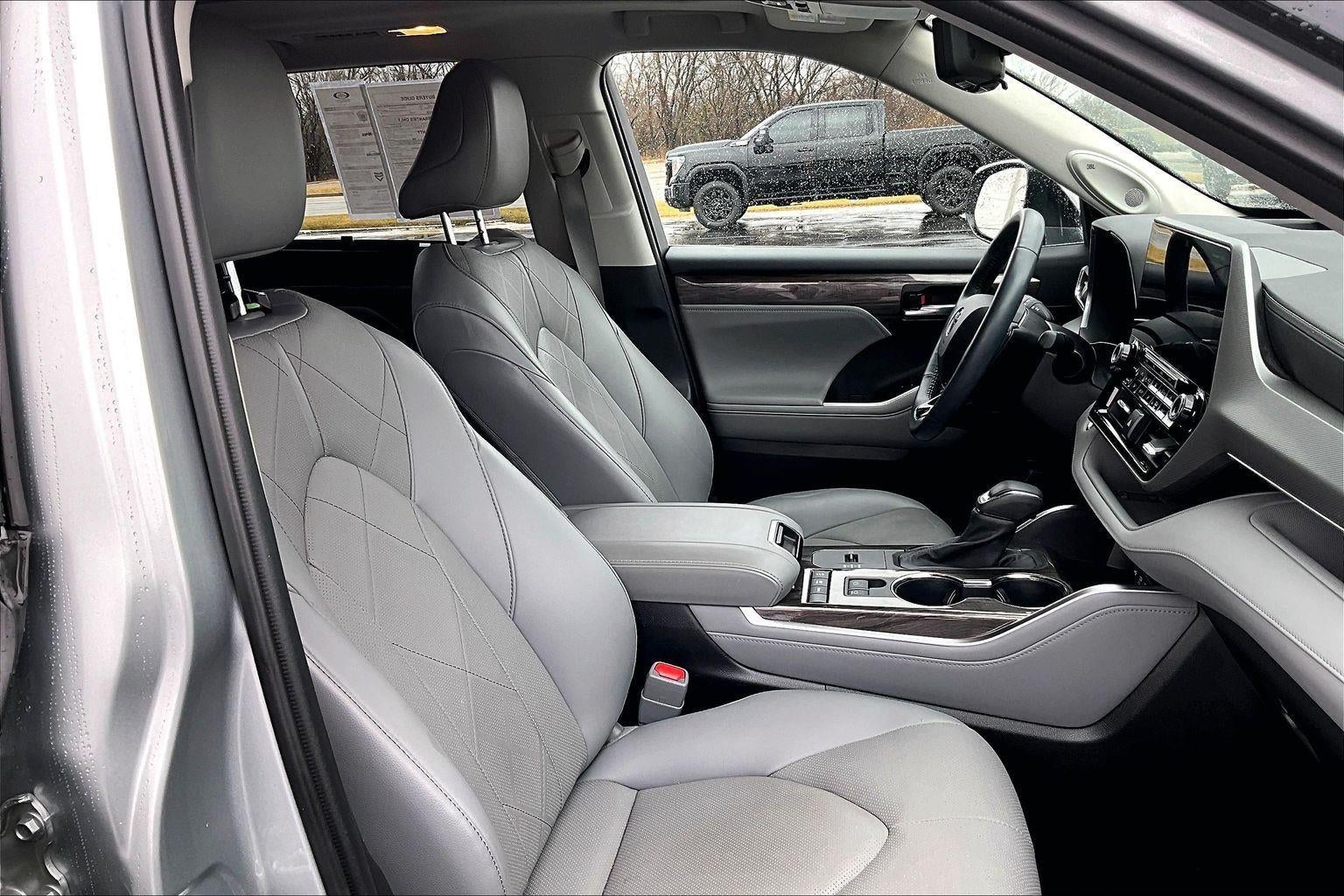 2021 Toyota Highlander Hybrid Platinum