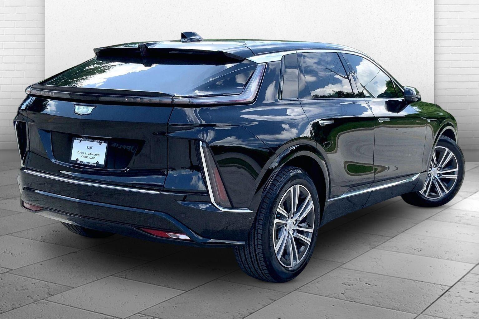 2024 Cadillac LYRIQ Luxury 1