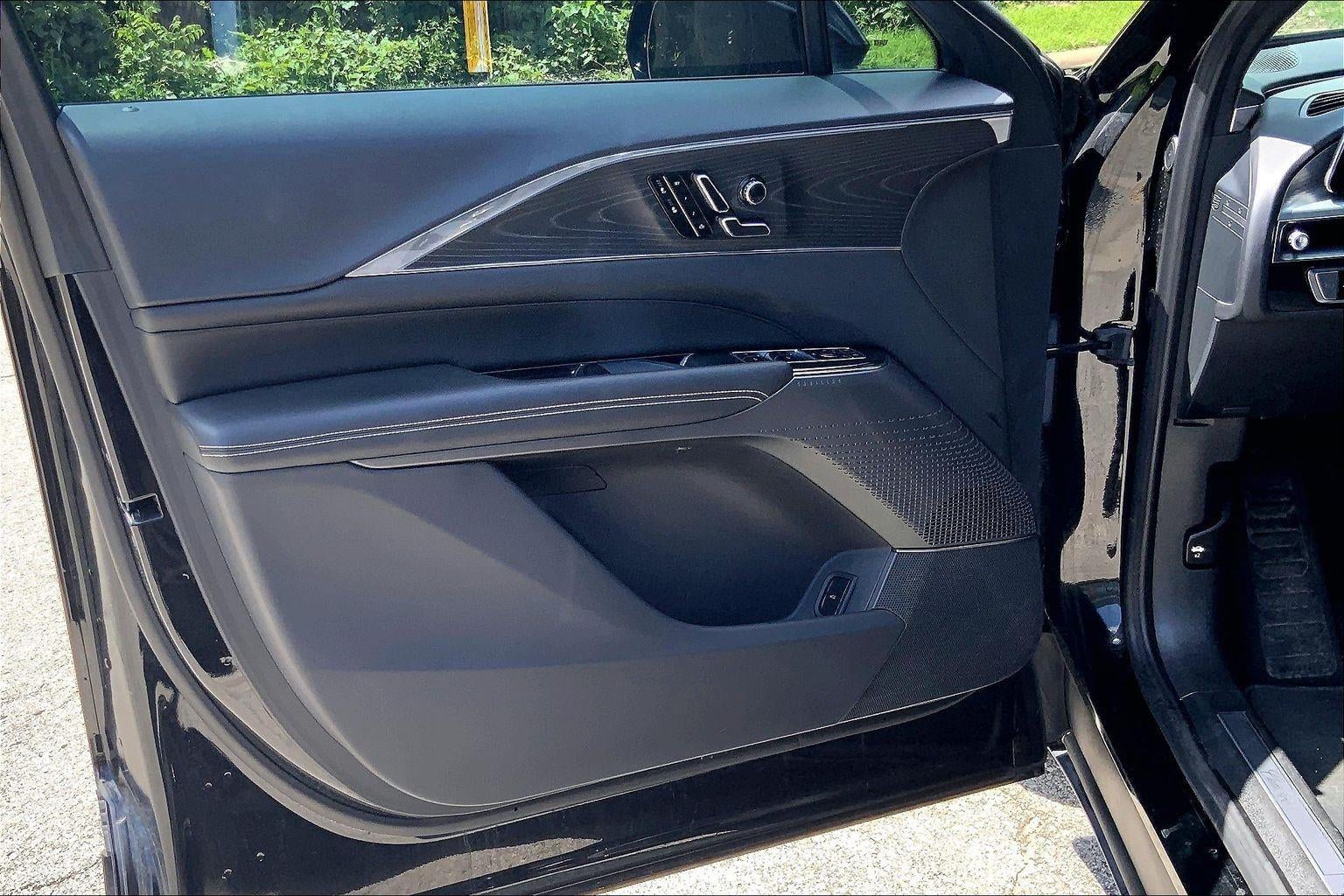 2024 Cadillac LYRIQ Luxury 1