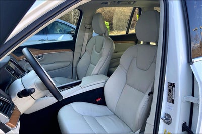 2021 Volvo XC90 Momentum