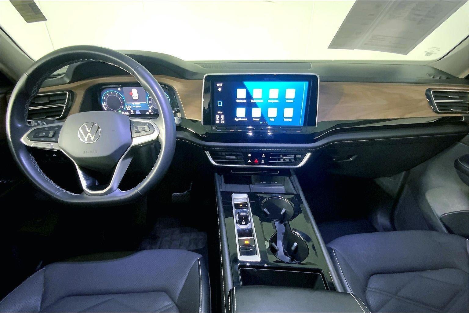 2024 Volkswagen Atlas 2.0T SE w/Technology