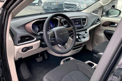 2024 Chrysler Voyager LX