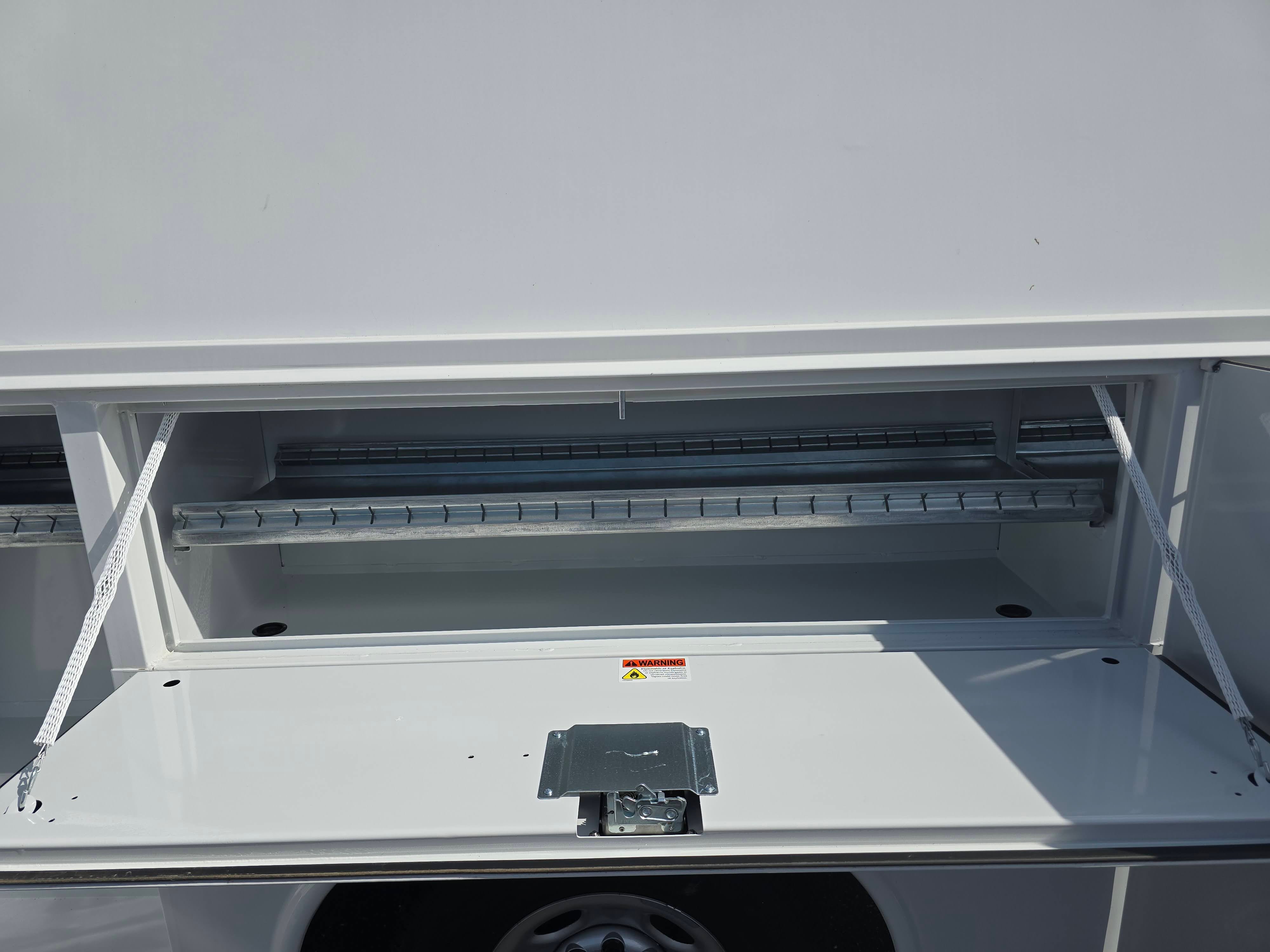 2025 Chevrolet Express Cutaway 3500 1WT