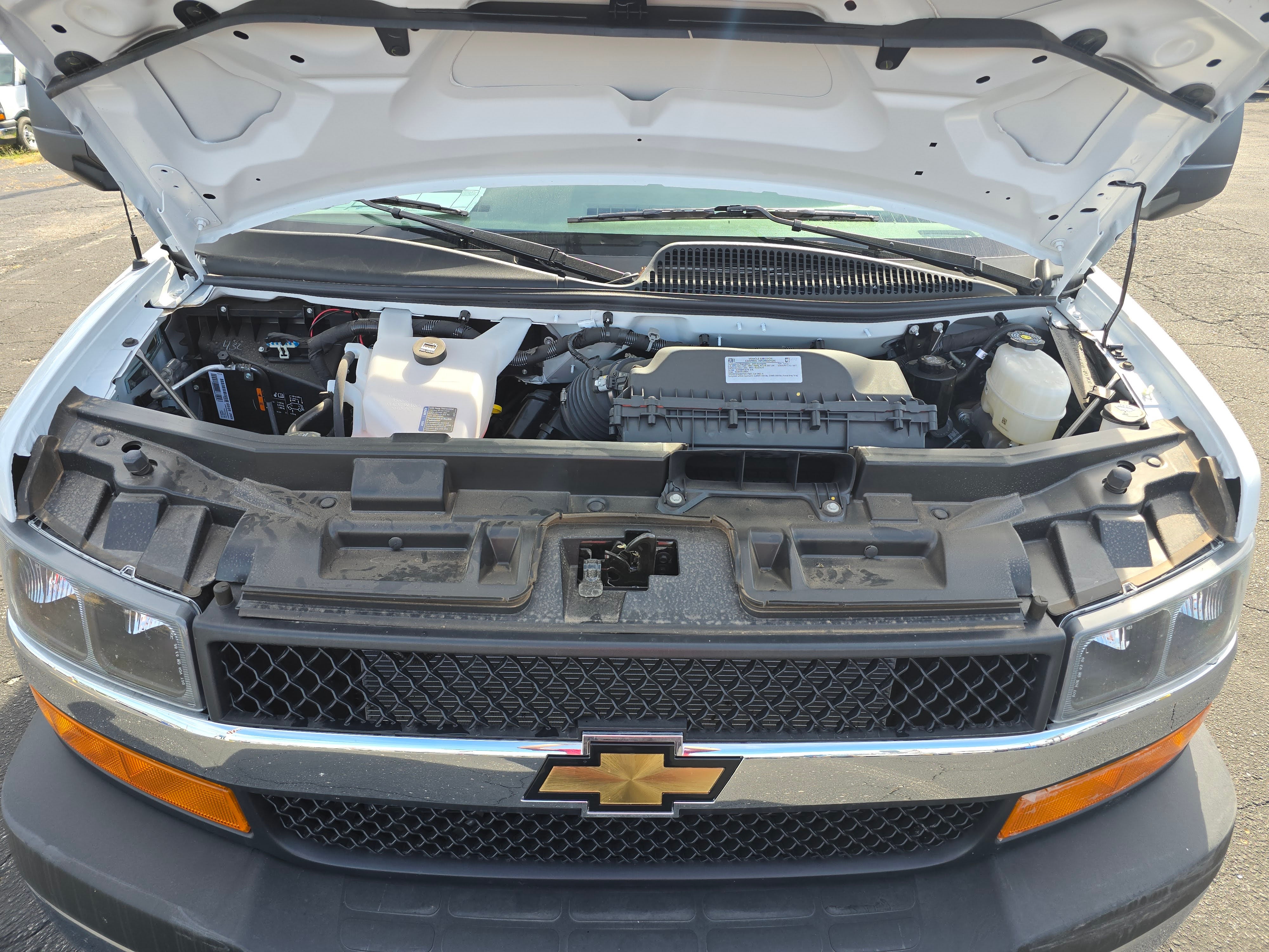 2025 Chevrolet Express Cutaway 3500 1WT