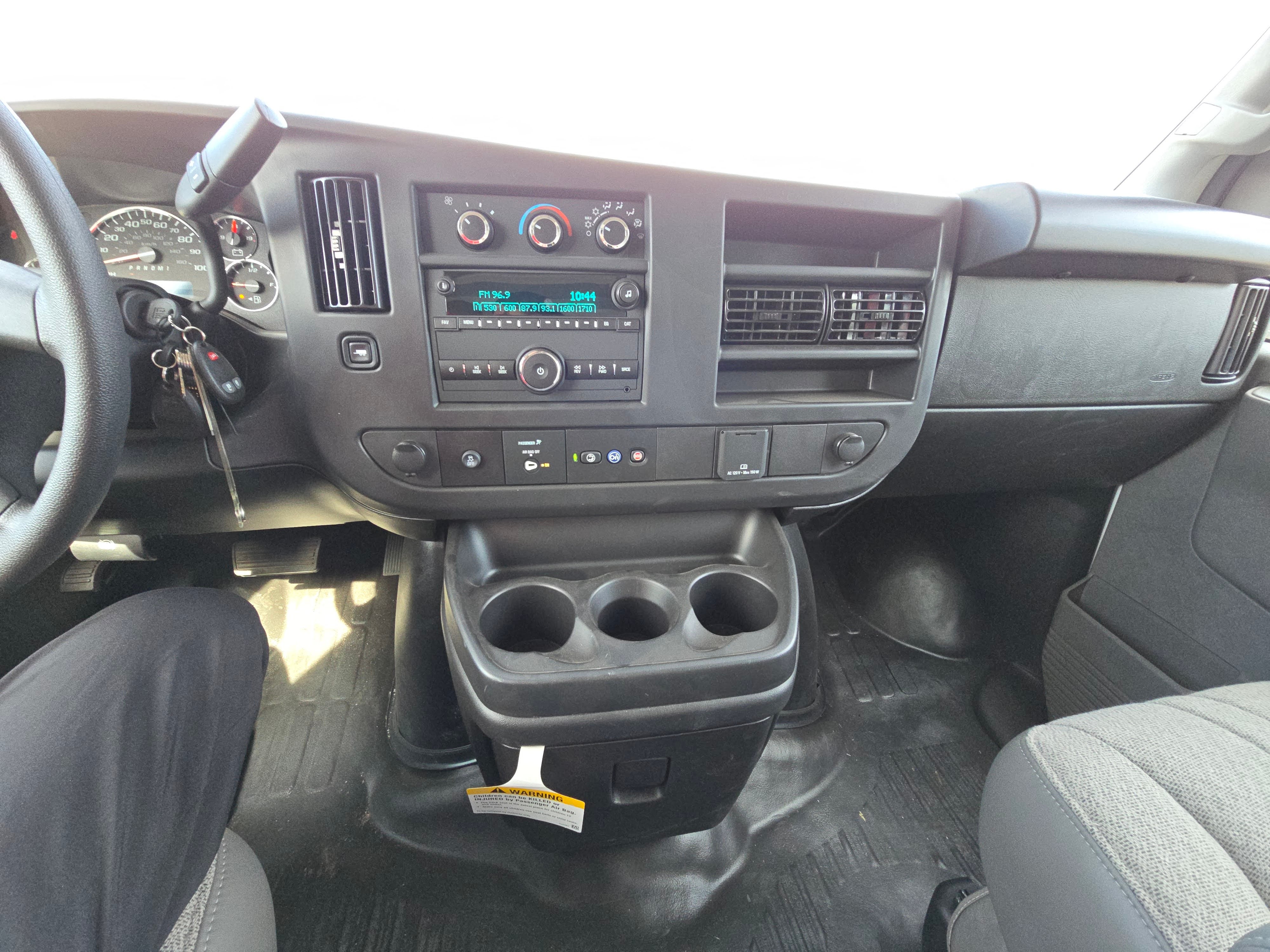 2025 Chevrolet Express Cutaway 3500 1WT