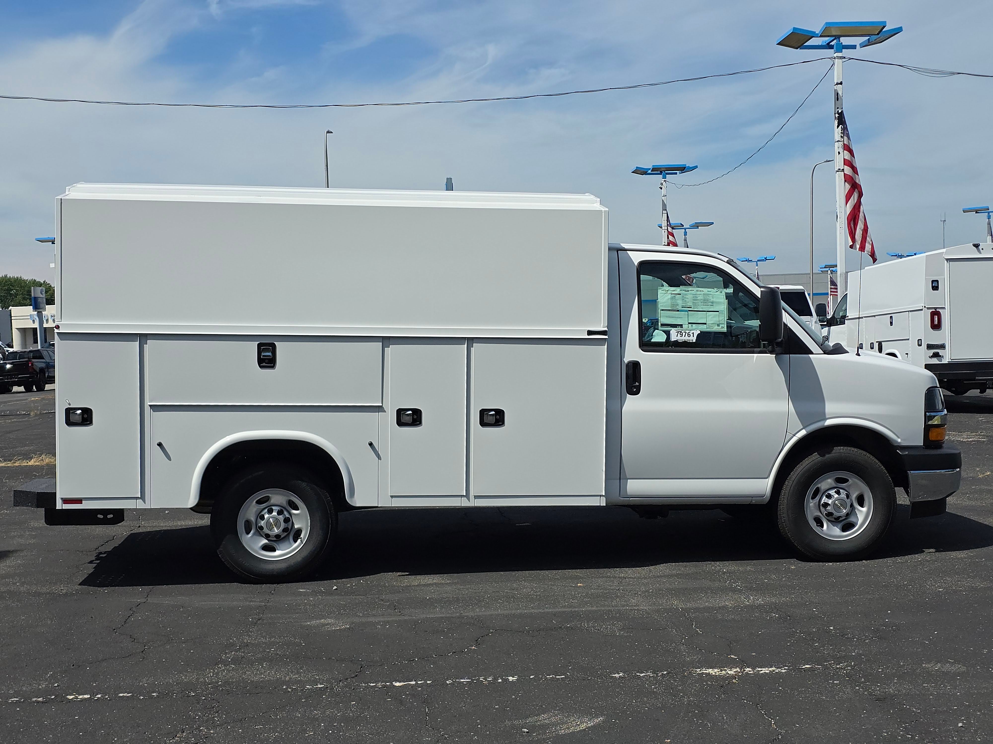 2025 Chevrolet Express Cutaway 3500 1WT