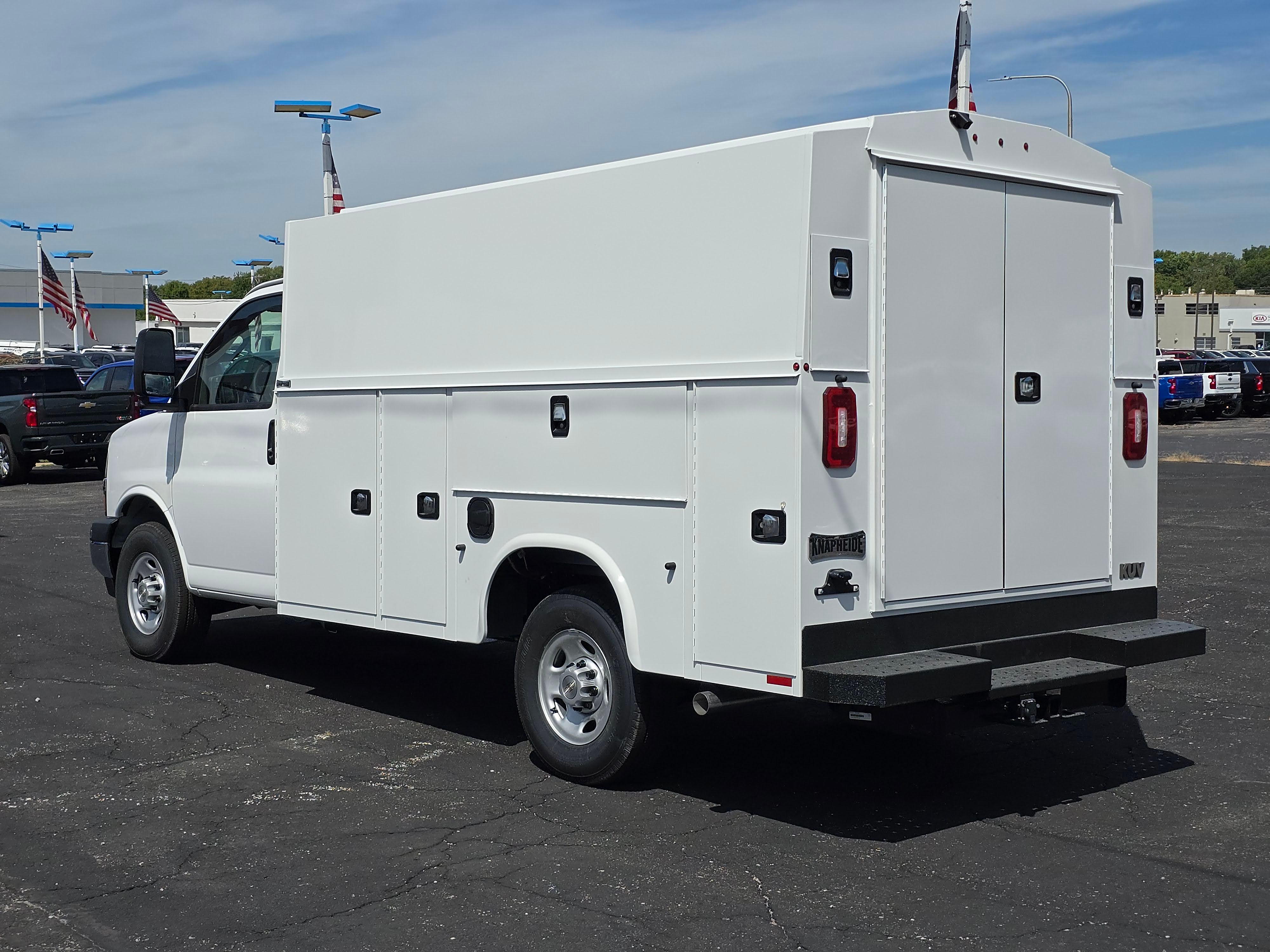 2025 Chevrolet Express Cutaway 3500 1WT