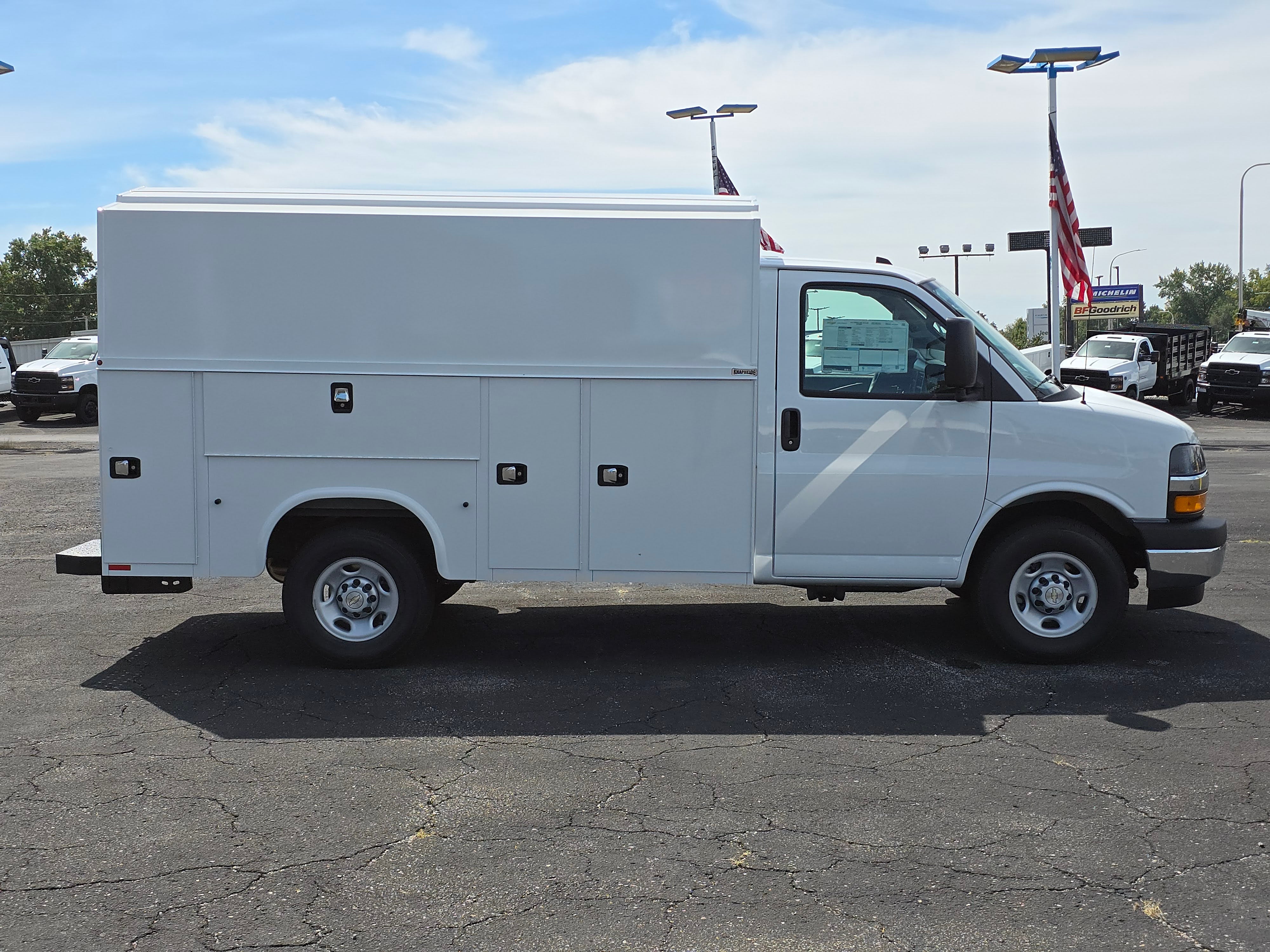 2025 Chevrolet Express Cutaway 3500 1WT