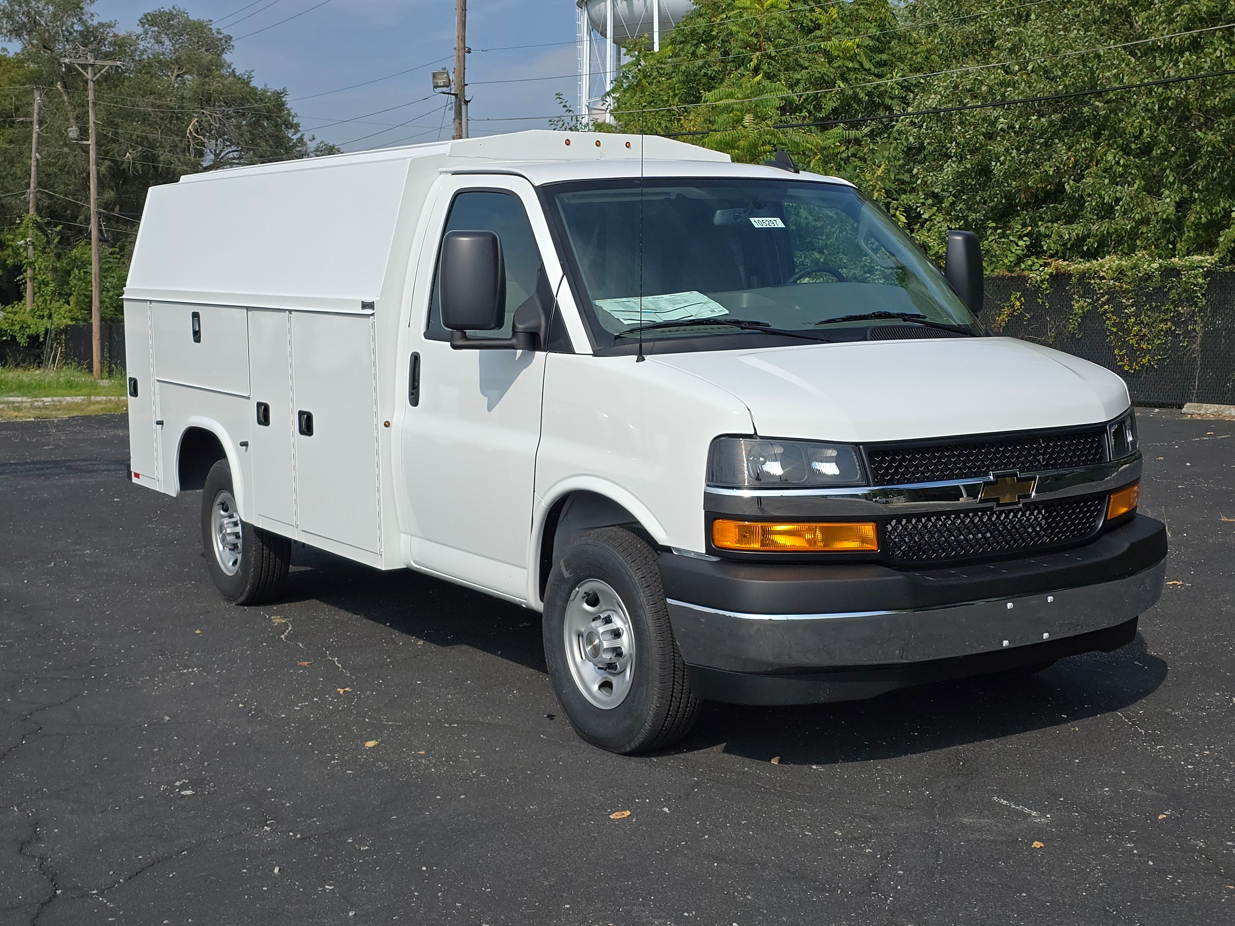 2025 Chevrolet Express Cutaway 3500 1WT