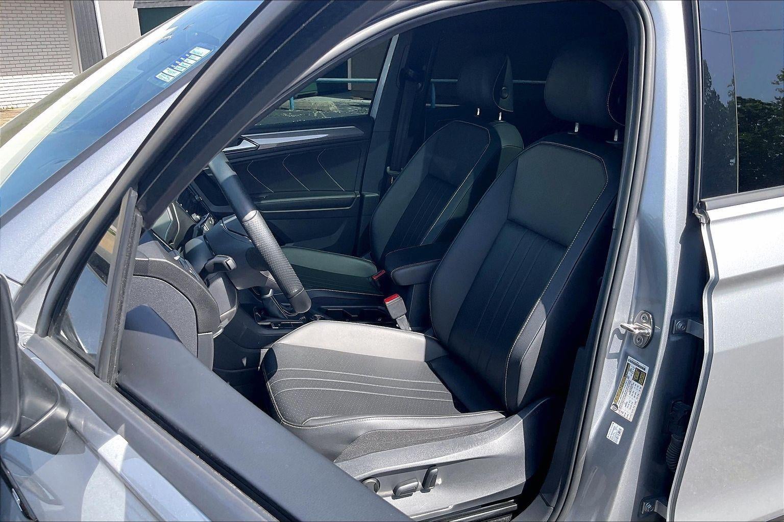 2023 Volkswagen Tiguan SE R-Line Black