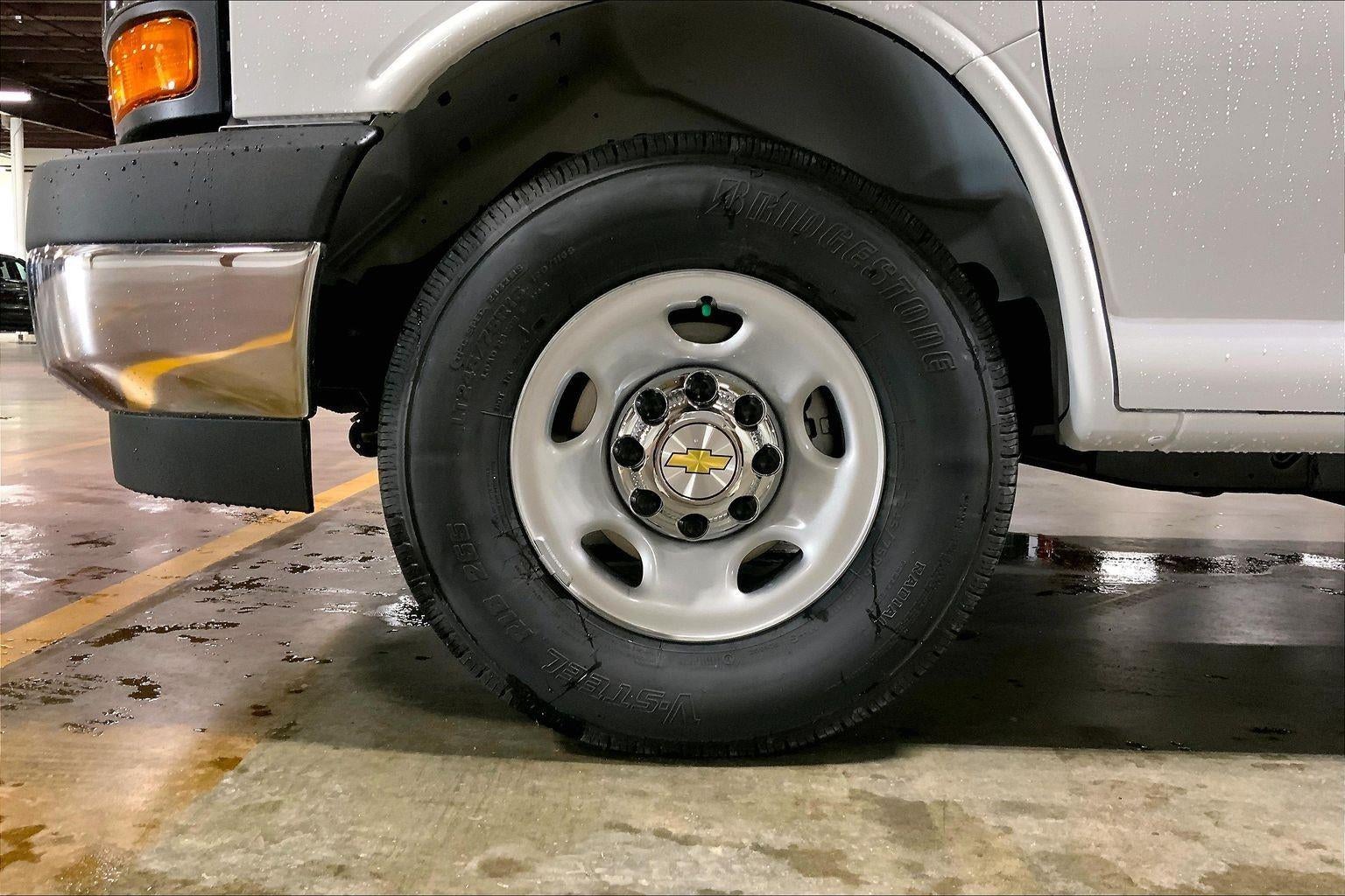 2026 Chevrolet Express Passenger 1LT