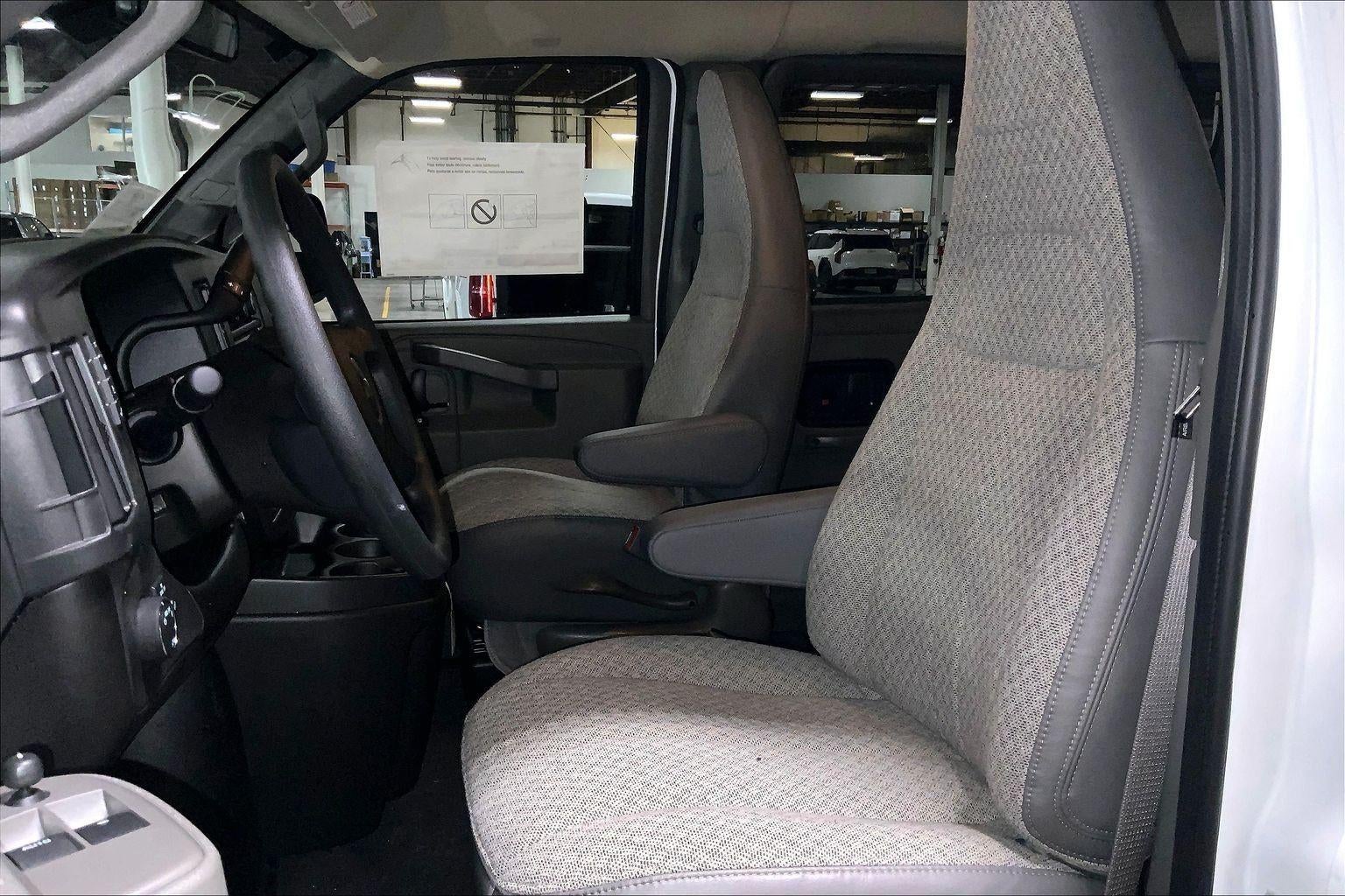 2026 Chevrolet Express Passenger 1LT