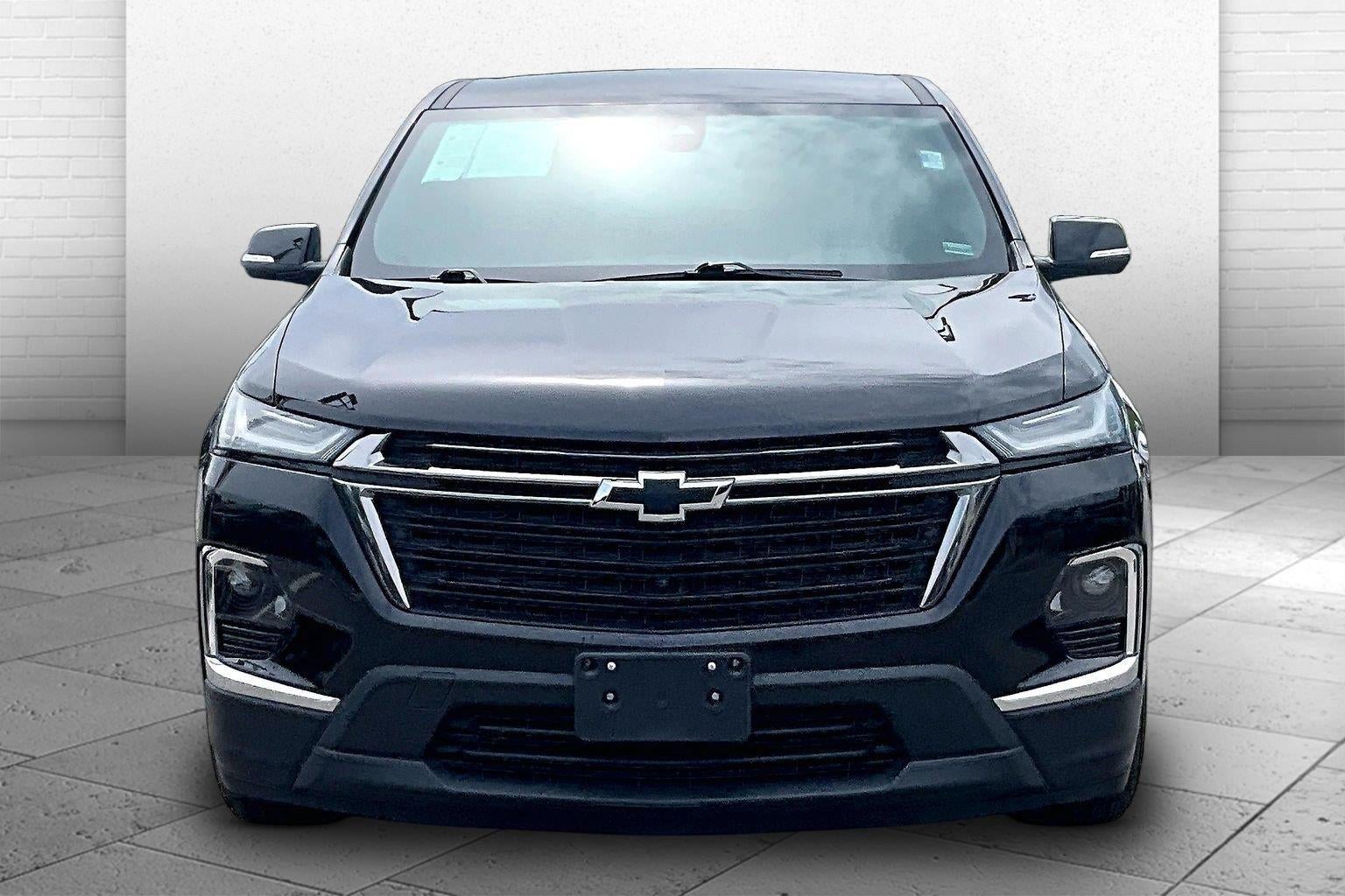 Used 2023 Chevrolet Traverse 3LT with VIN 1GNEVHKW2PJ183940 for sale in Kansas City