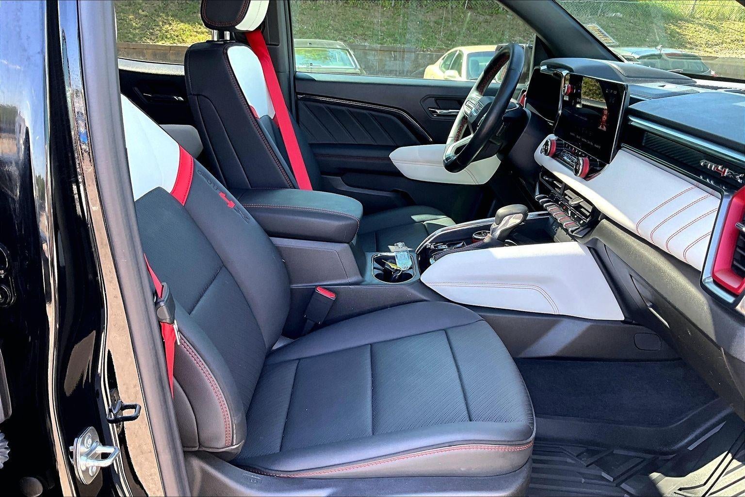 2025 GMC Canyon AT4