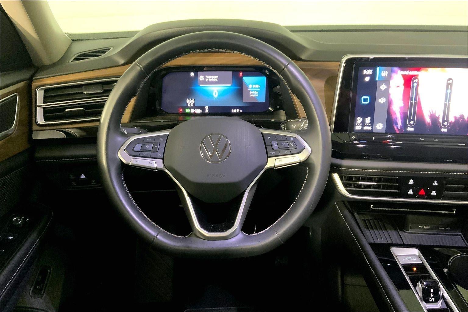 2025 Volkswagen Atlas 2.0T SE w/Technology