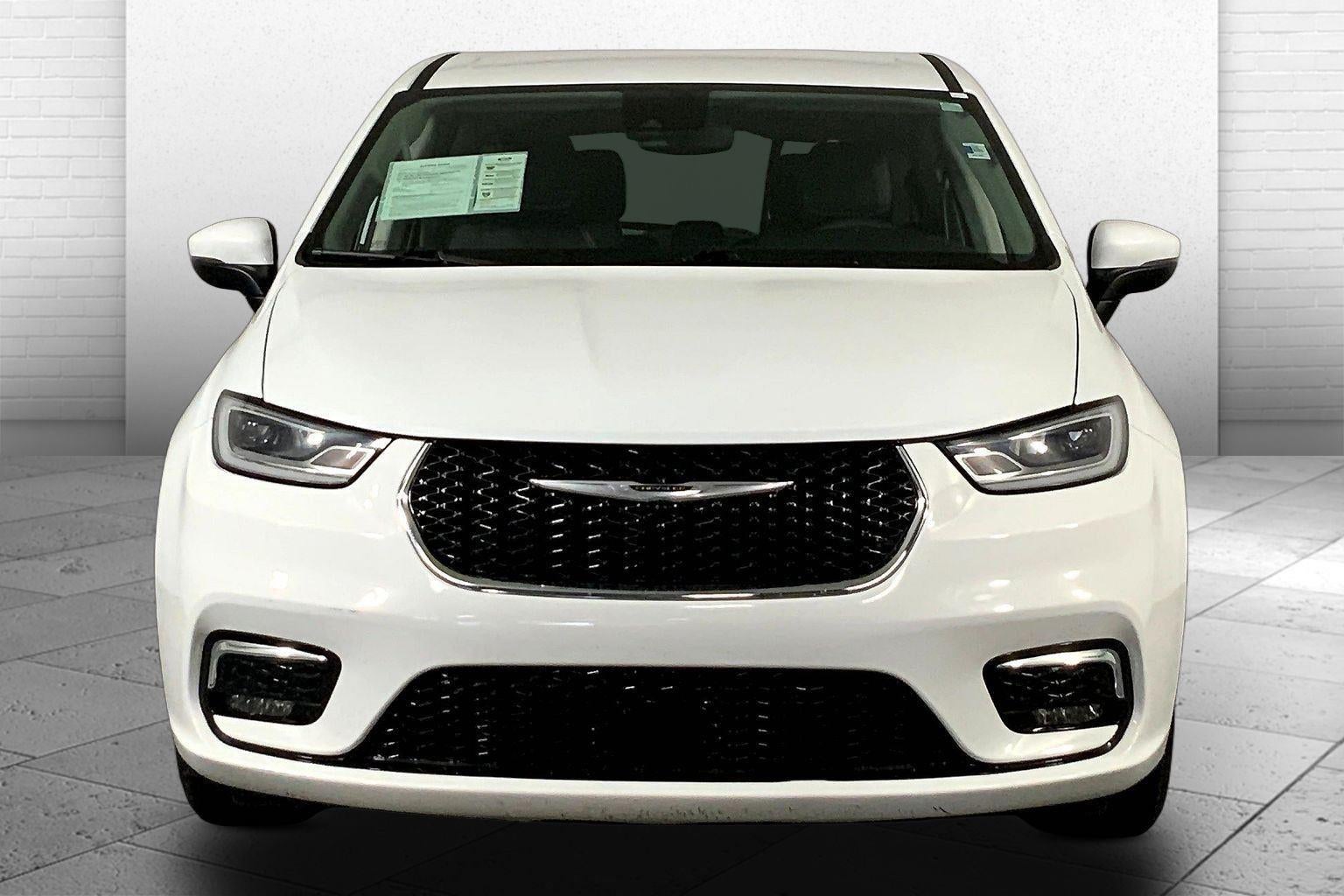 Used 2023 Chrysler Pacifica Touring L with VIN 2C4RC1BG3PR601482 for sale in Kansas City