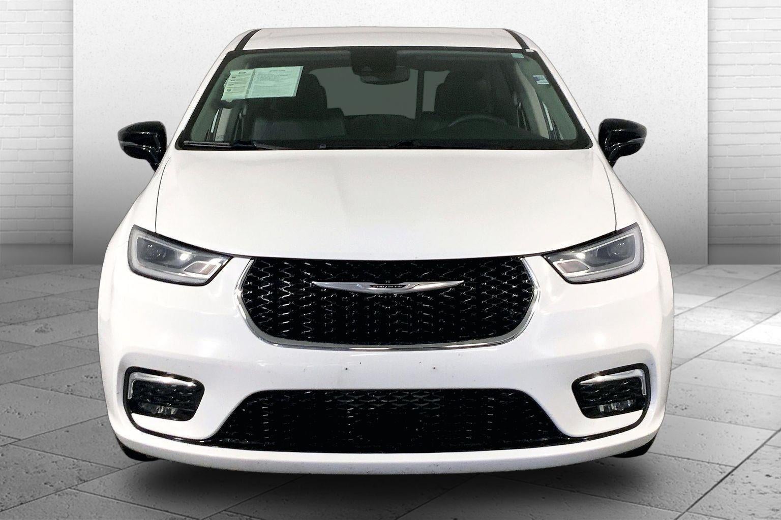 Used 2024 Chrysler Pacifica Touring L with VIN 2C4RC1BG5RR156276 for sale in Kansas City