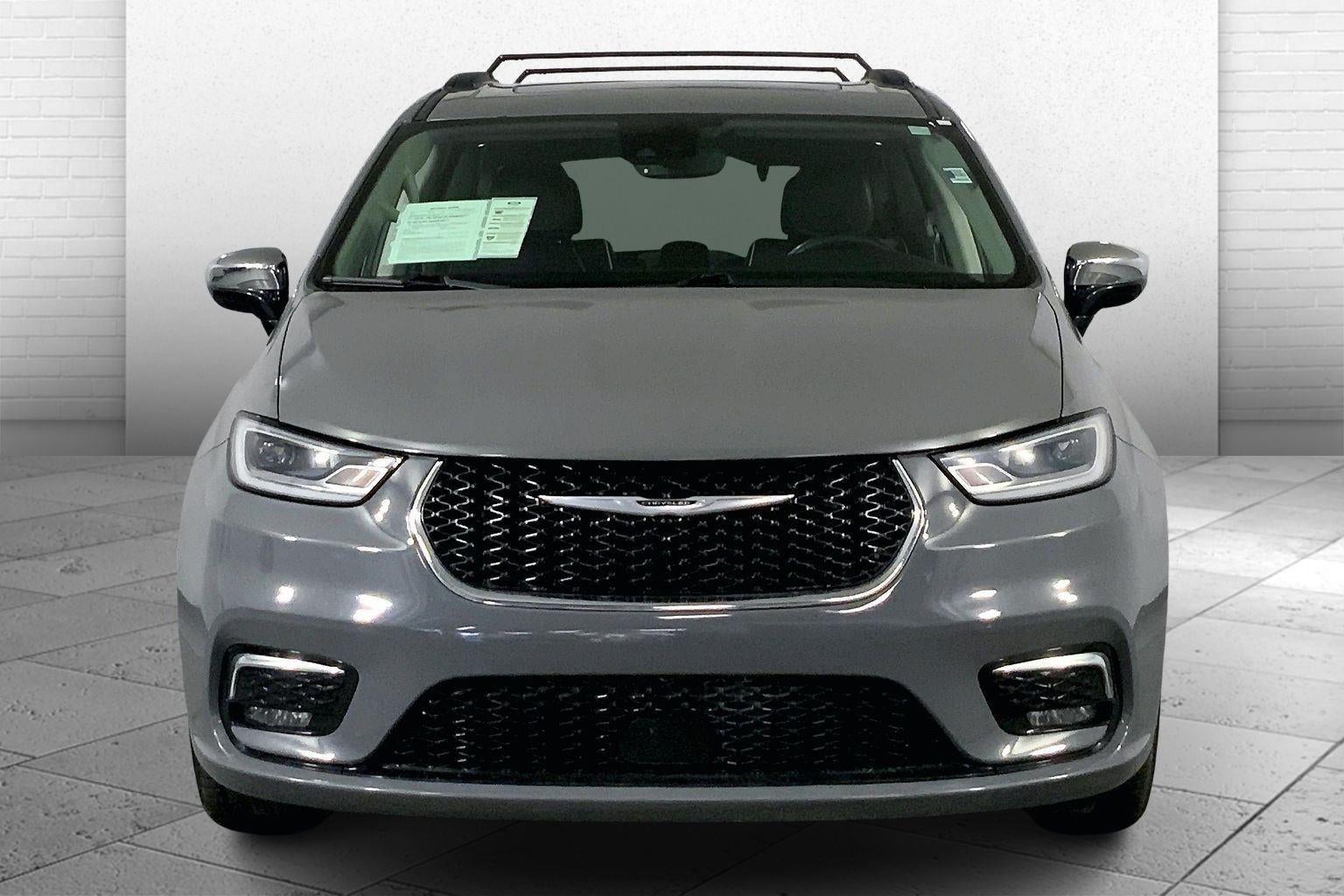 Used 2023 Chrysler Pacifica Limited with VIN 2C4RC1GGXPR529625 for sale in Kansas City