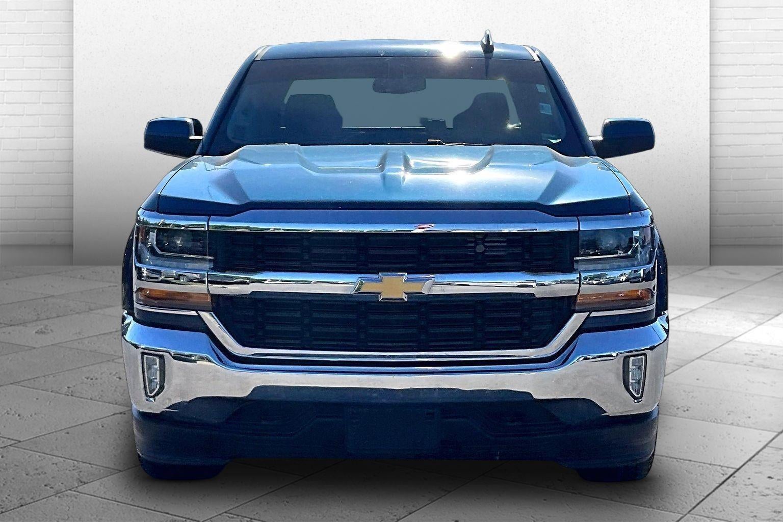 Used 2018 Chevrolet Silverado 1500 LT with VIN 3GCUKREC9JG309563 for sale in Kansas City