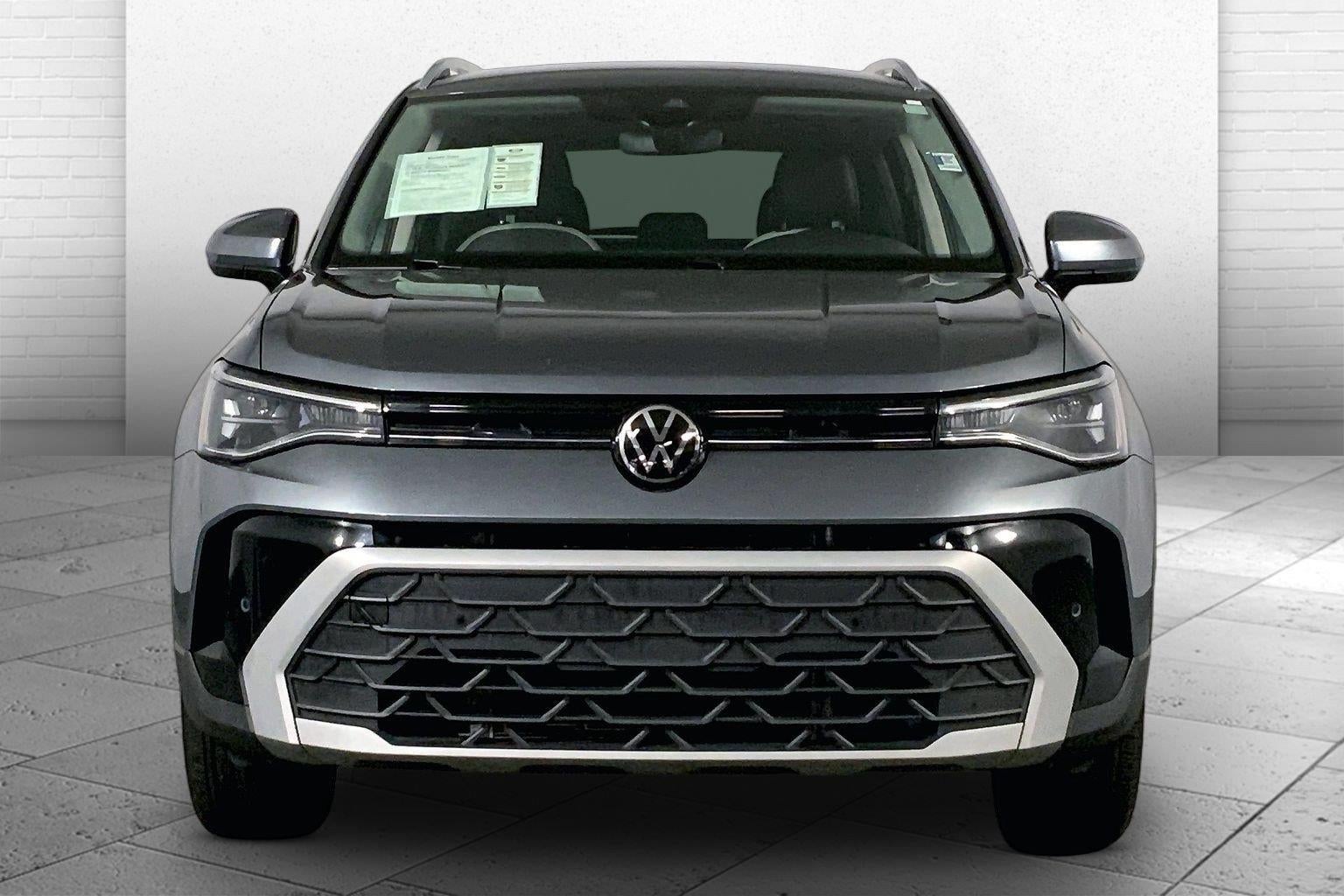 Used 2025 Volkswagen Taos SE with VIN 3VVUC7B2XSM008592 for sale in Kansas City