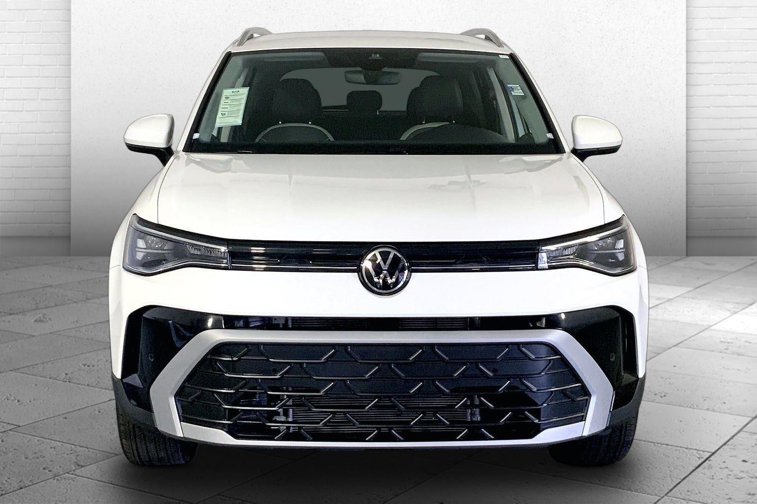 Used 2025 Volkswagen Taos SE with VIN 3VVUC7B2XSM029782 for sale in Kansas City