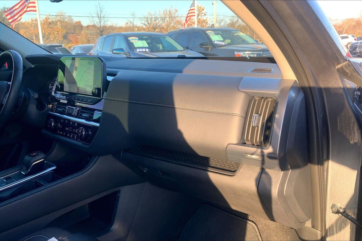 2024 Nissan Pathfinder SL