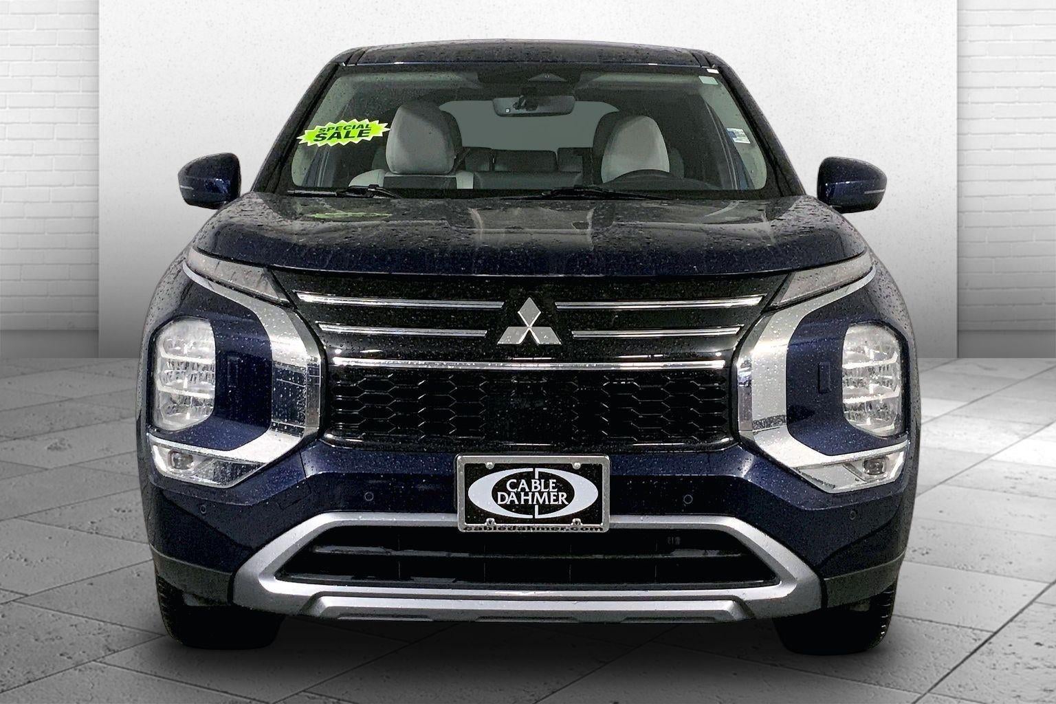 Used 2025 Mitsubishi Outlander SE with VIN JA4J4VA85SZ014527 for sale in Kansas City