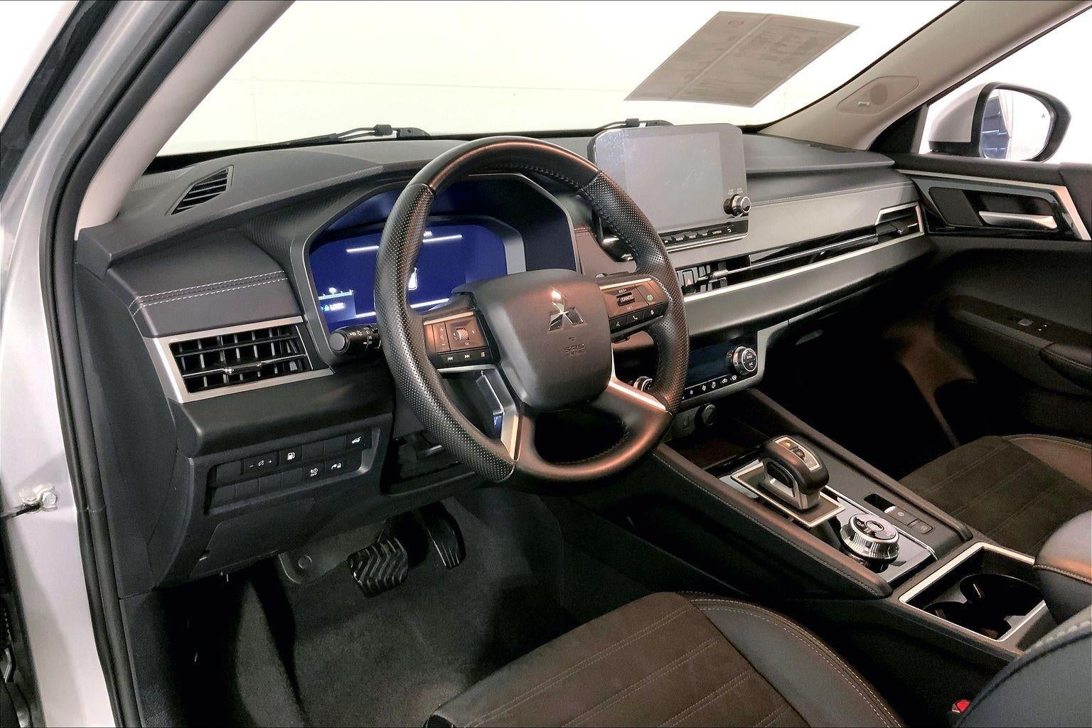 2024 Mitsubishi Outlander Plug-In Hybrid SE