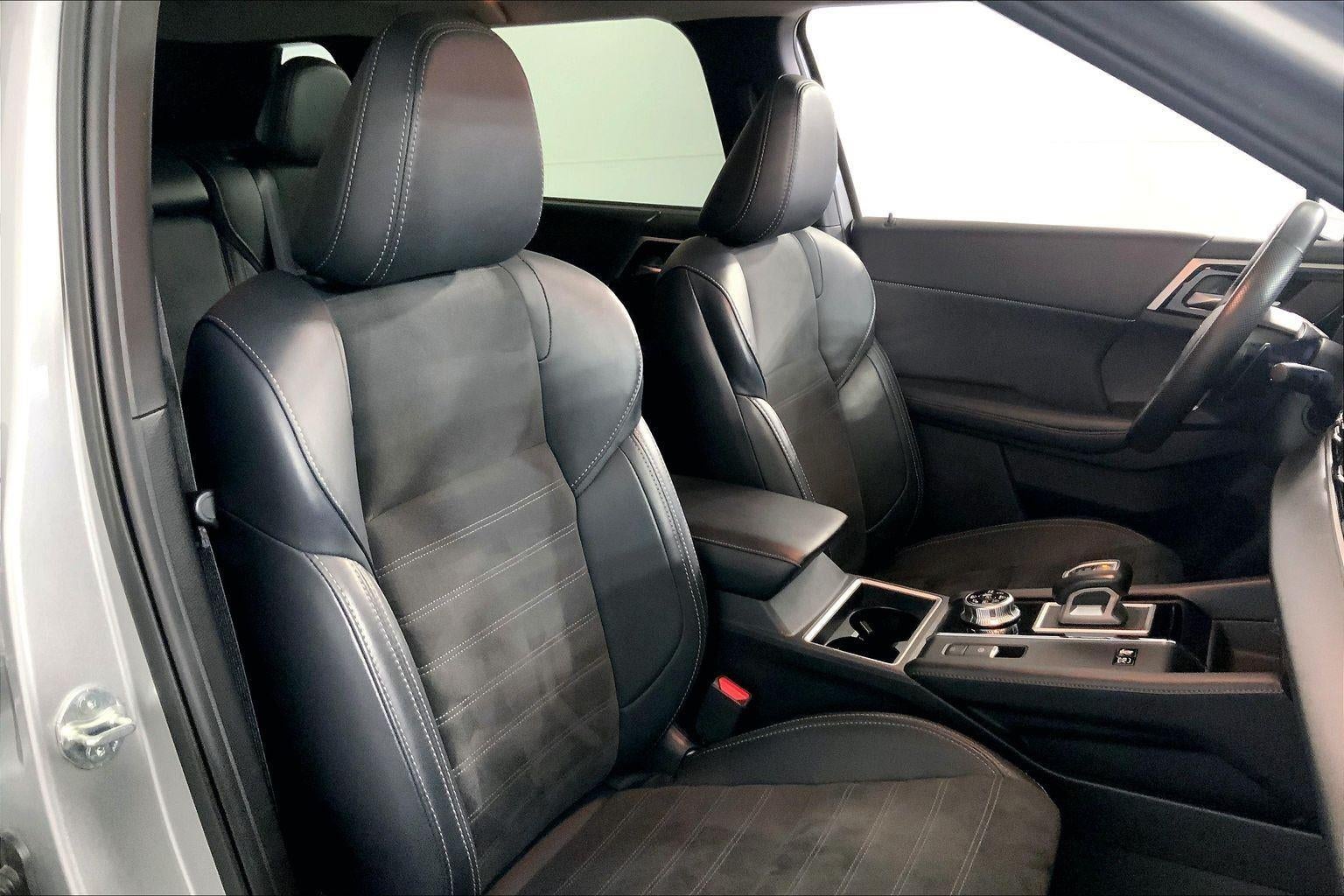 2024 Mitsubishi Outlander Plug-In Hybrid SE