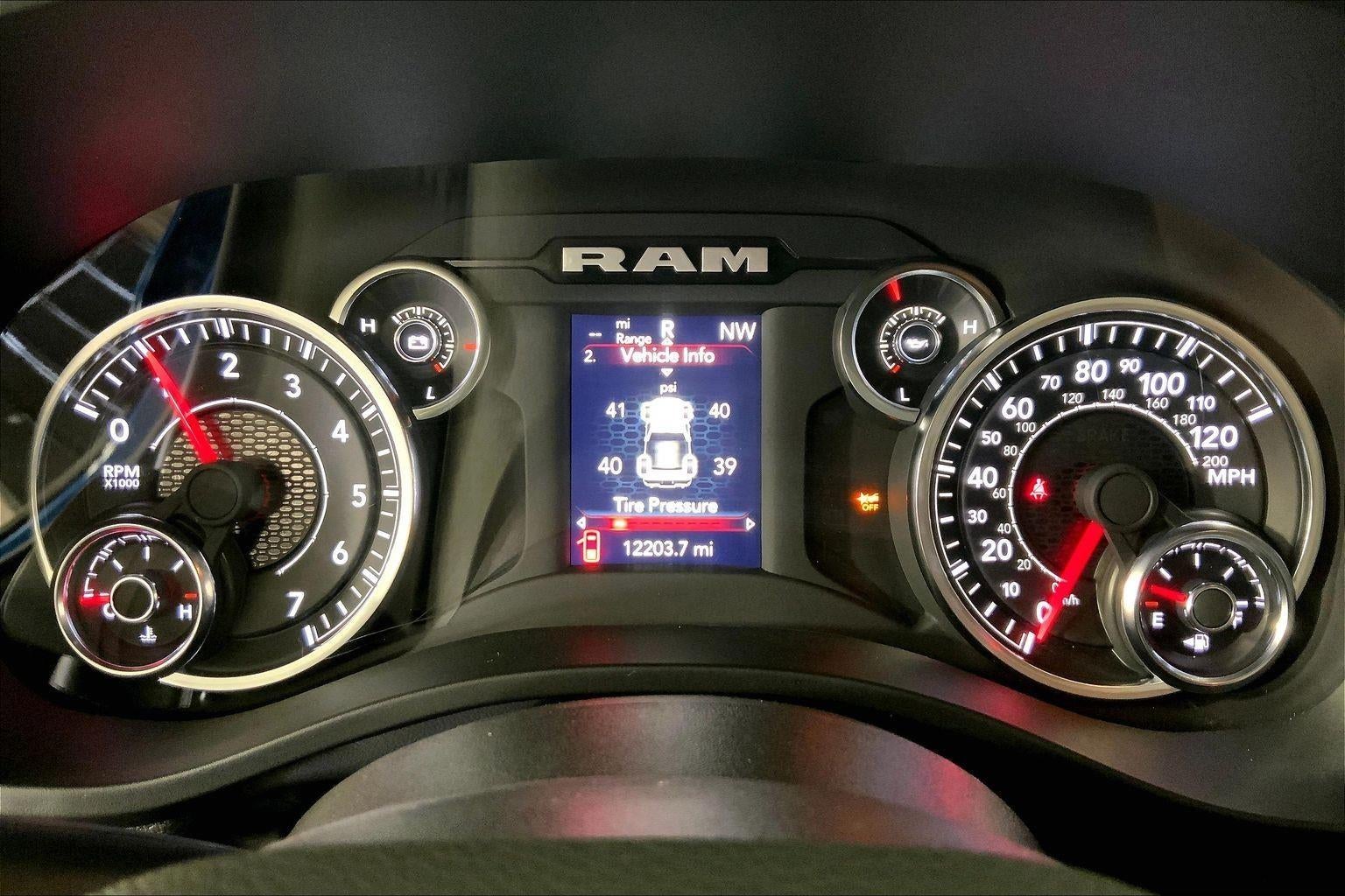 2024 RAM 1500 Big Horn Crew Cab 4x4 5'7' Box