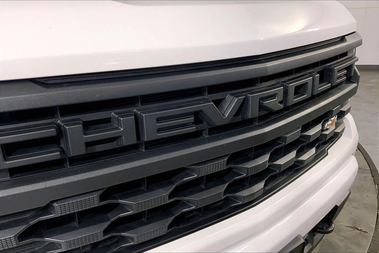 2022 Chevrolet Silverado 1500 4WD Crew Cab Short Bed Custom